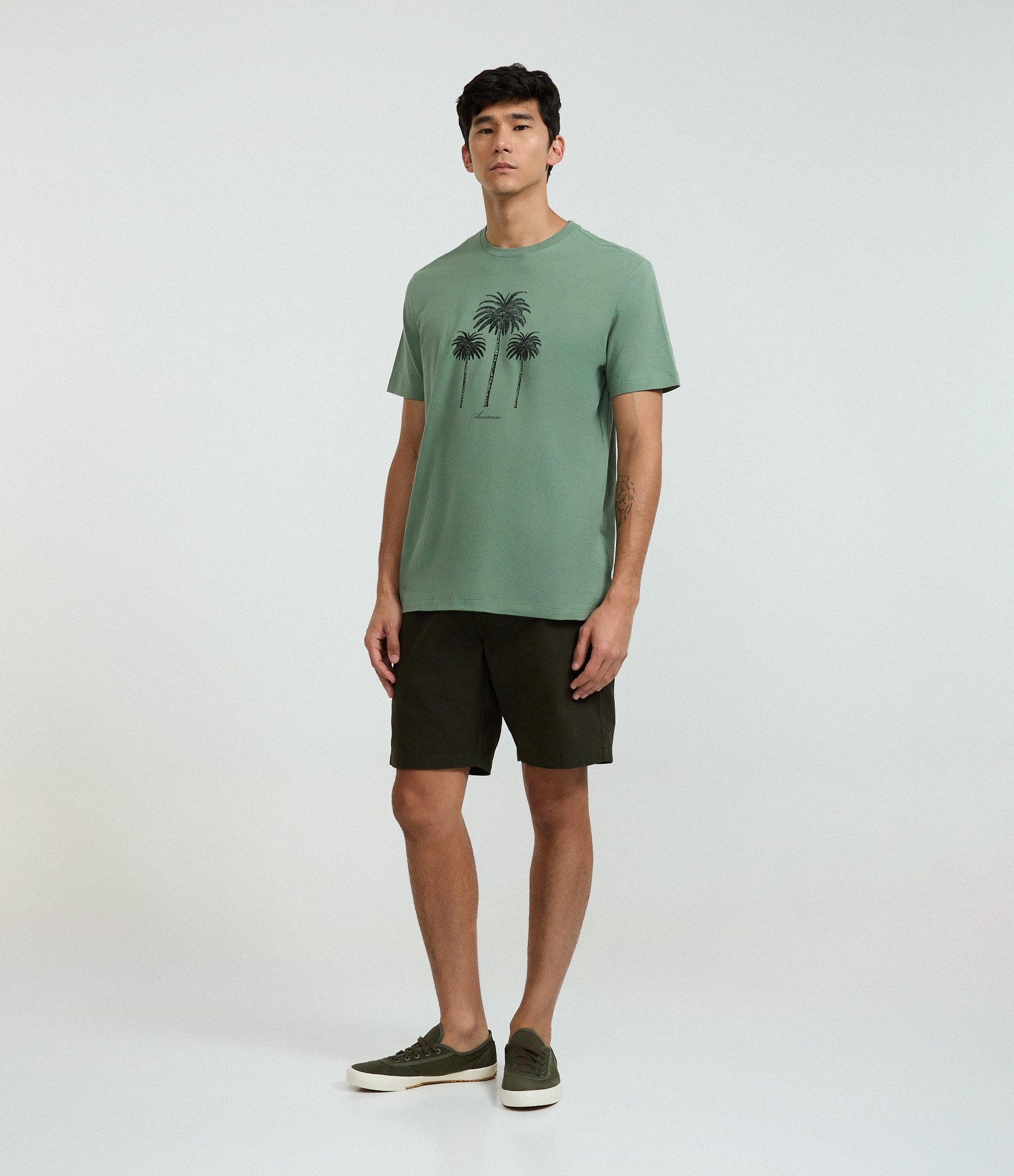 Camiseta Comfort em Algodão com Estampa de Coqueiros Verde 2