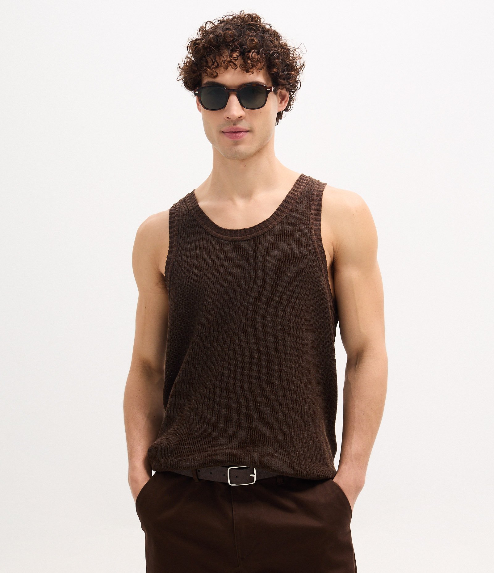 Regata Texturizada em Algodão com Detalhes Contrastantes Marrom 1