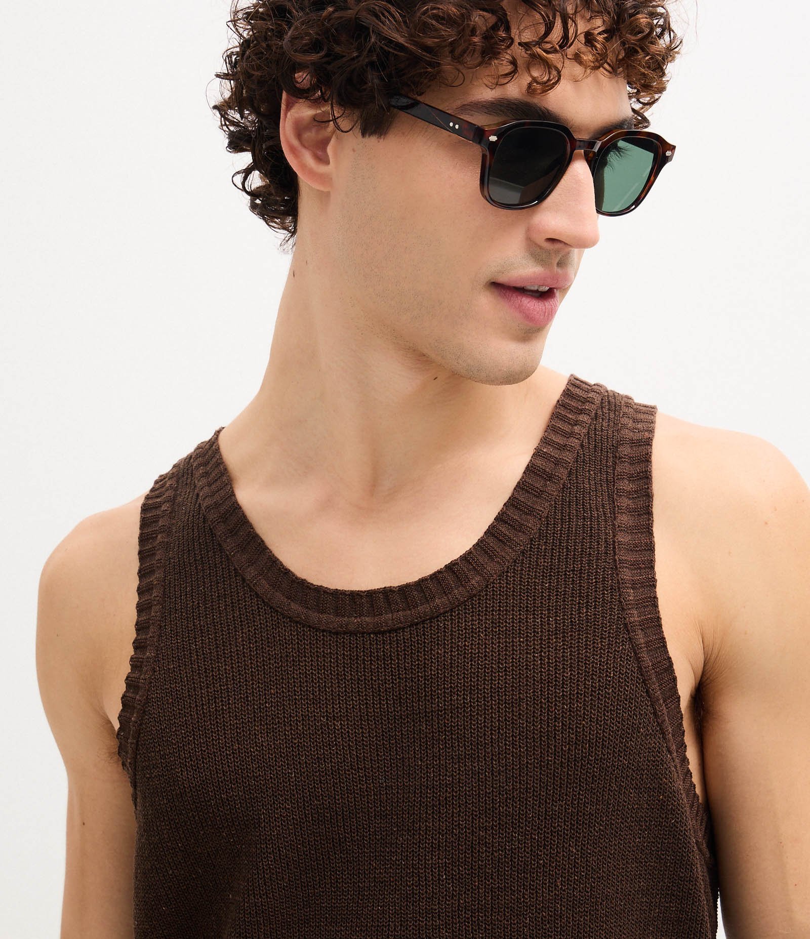 Regata Texturizada em Algodão com Detalhes Contrastantes Marrom 3