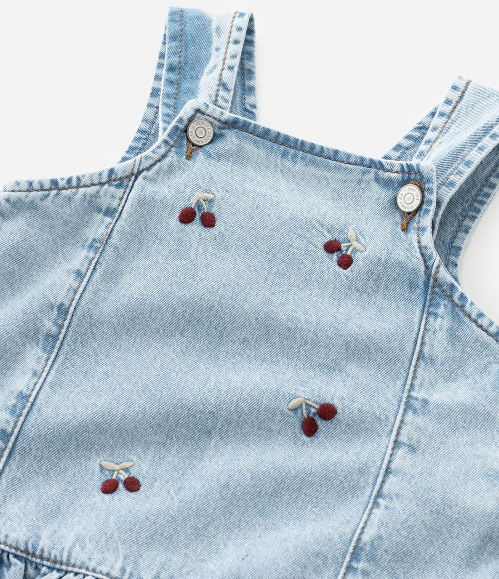Salopete Infantil em Jeans com Bordados de Cerejas – Tam 3 a 18 Meses Azul Claro 8