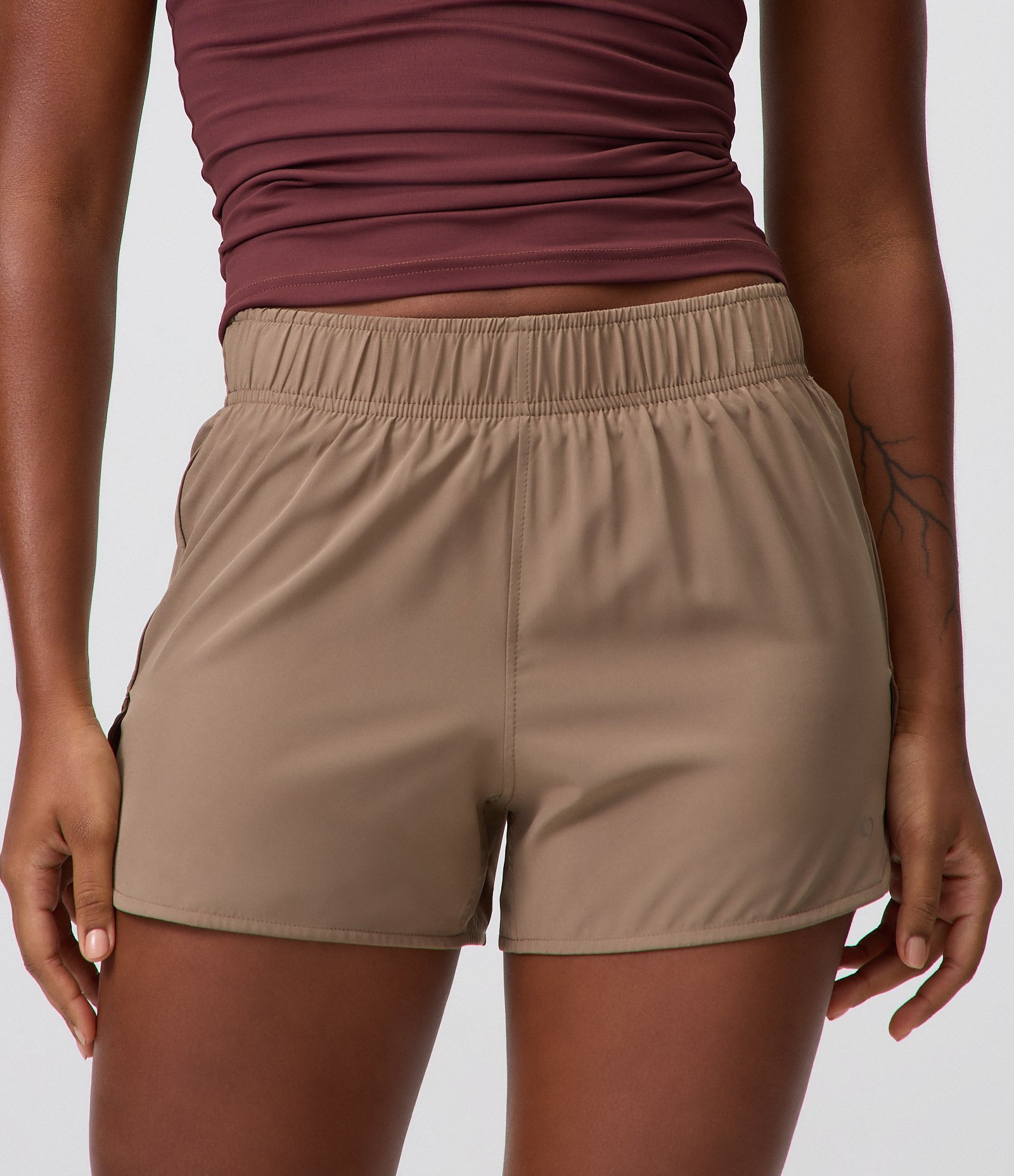 Bermuda Runner Esportiva com Bolsinho Funcional Marrom 2
