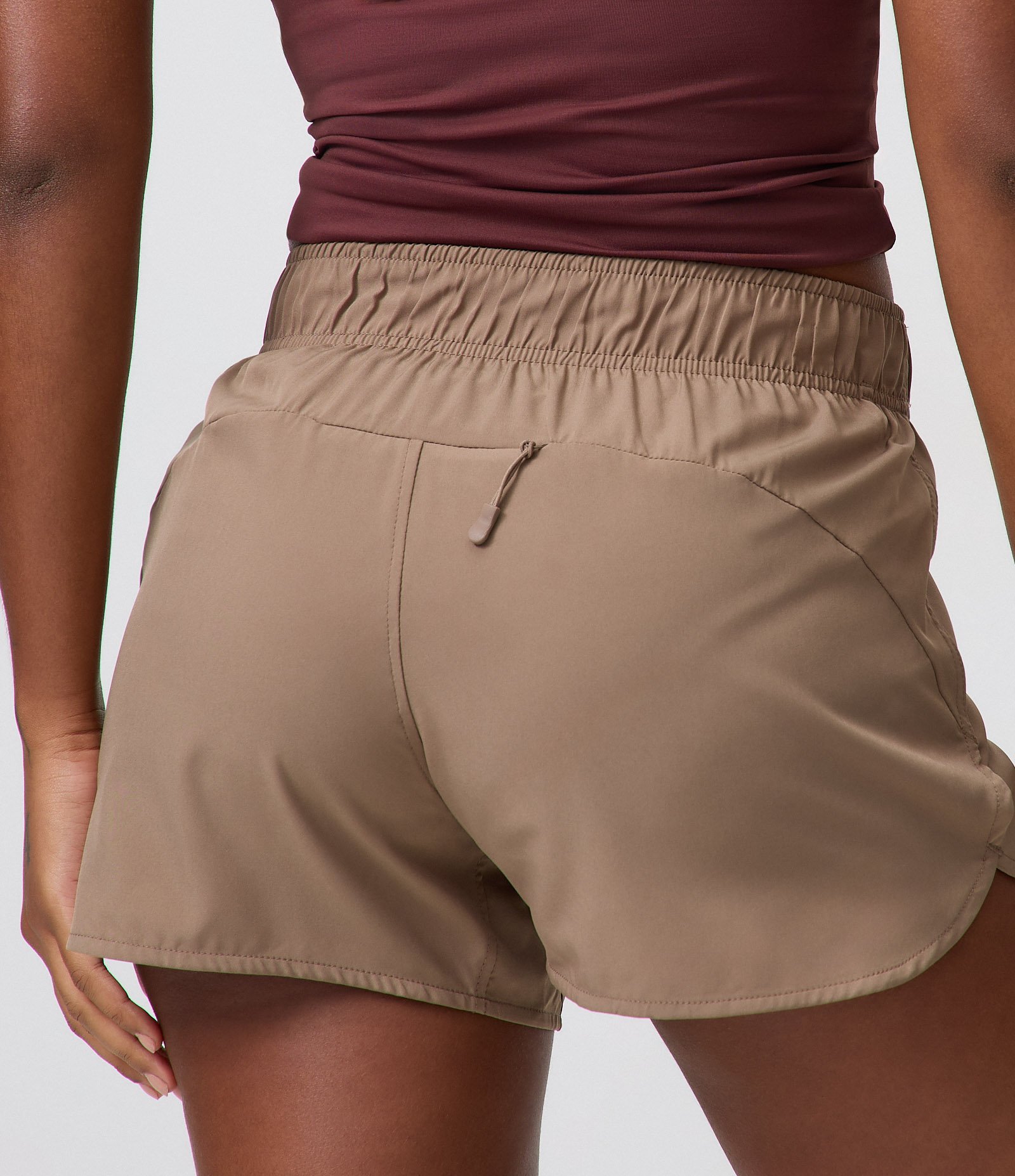 Bermuda Runner Esportiva com Bolsinho Funcional Marrom 3