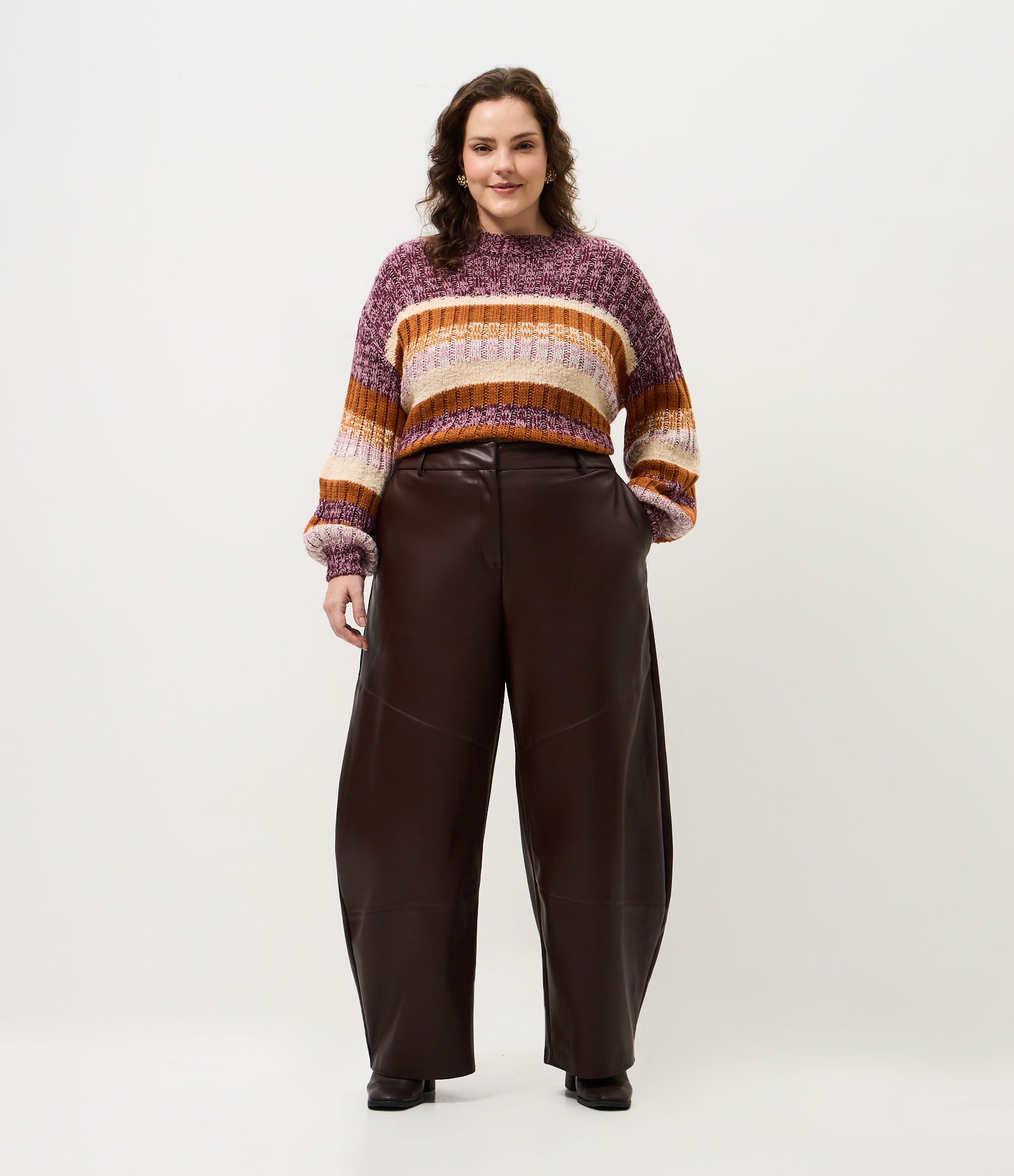 Calça PU Barrel com Recortes e Bolso Faca Curve & Plus Size Marrom 1