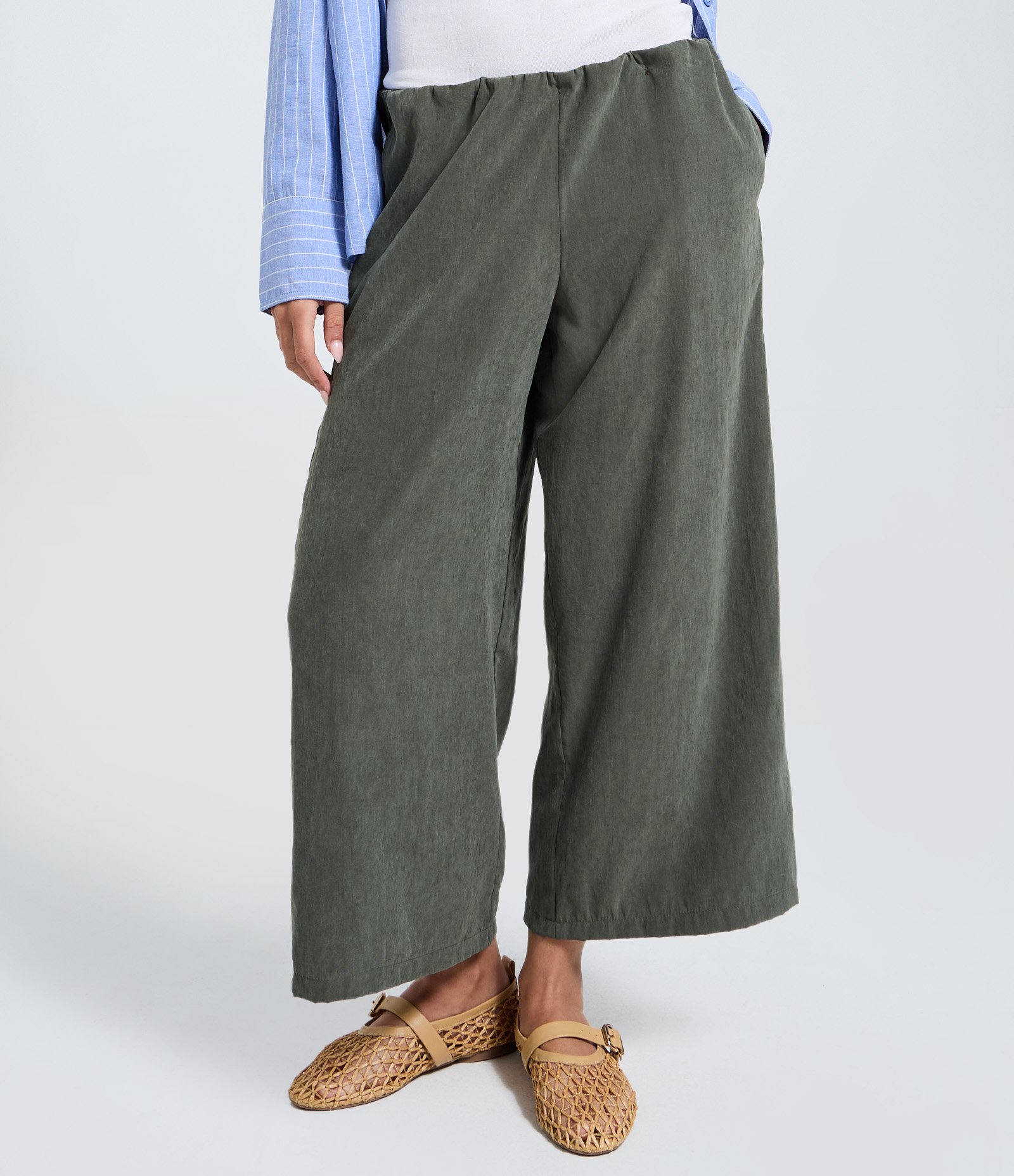 Calça Pantacourt com Cós Elástico Verde 2