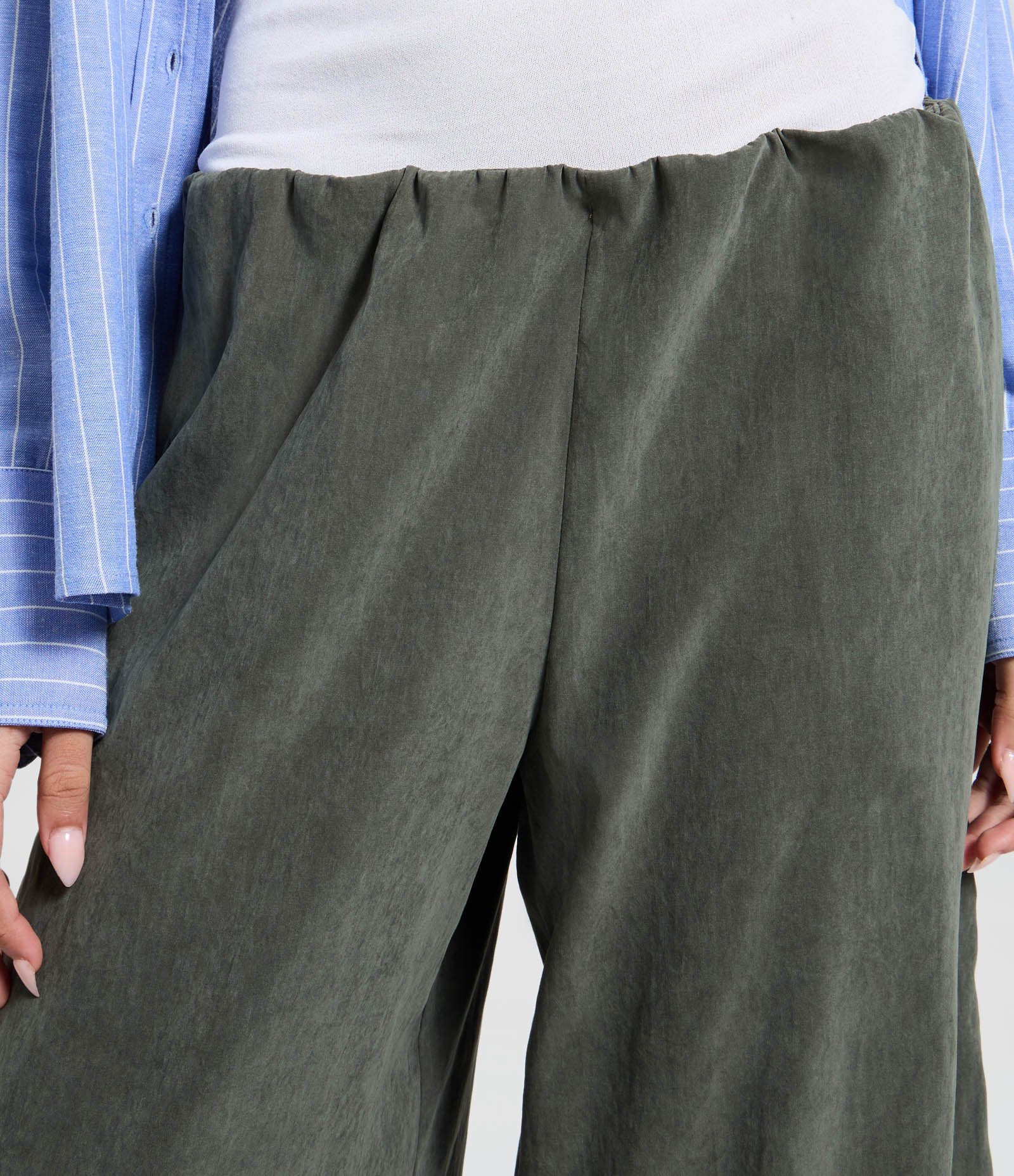 Calça Pantacourt com Cós Elástico Verde 3