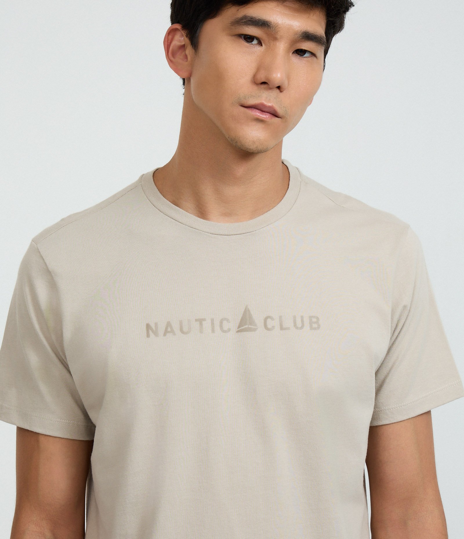 Camiseta Comfort em Algodão com Estampa Localizada Nautic Club Cinza Claro 4