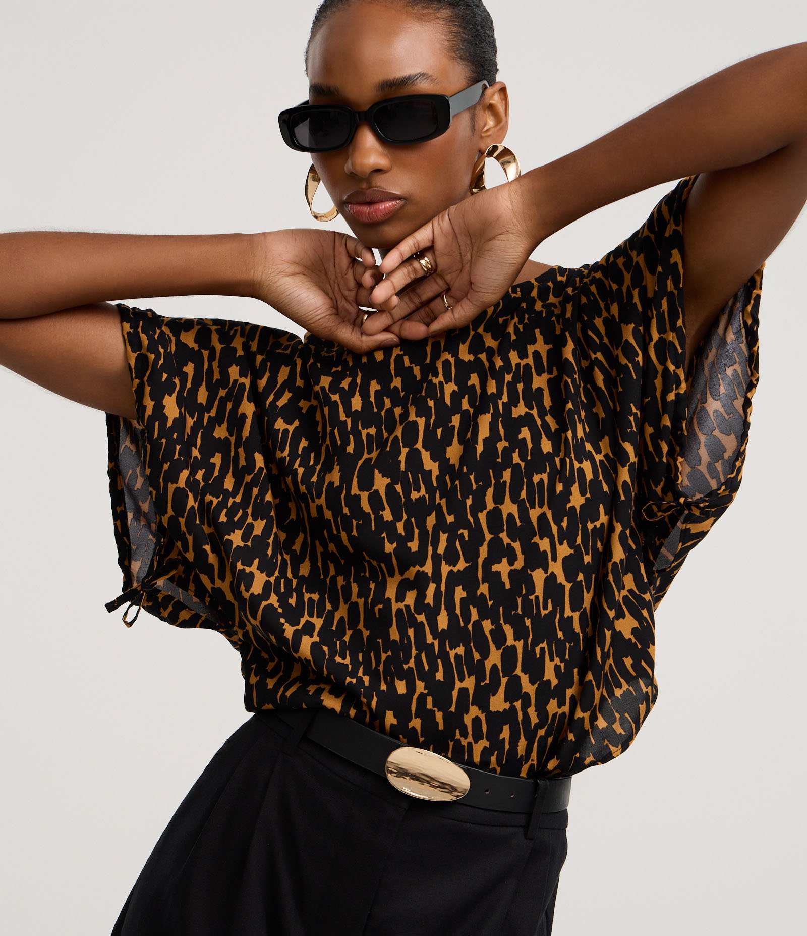 Blusa em Chiffon com Manga Ampla e Estampa Onça Laranja/Preto 1