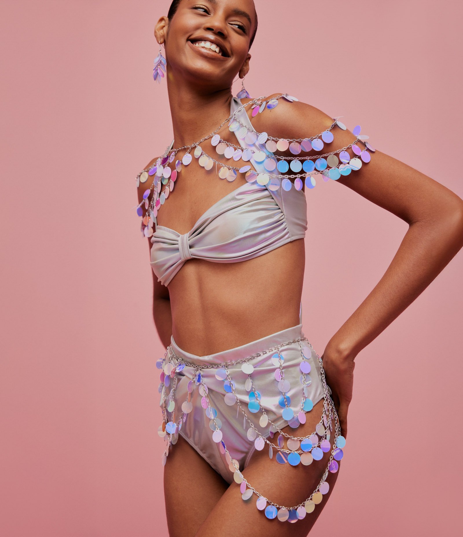 Short Hot Pants com Drapeado e Efeito Brilho Metalizado Prata 2