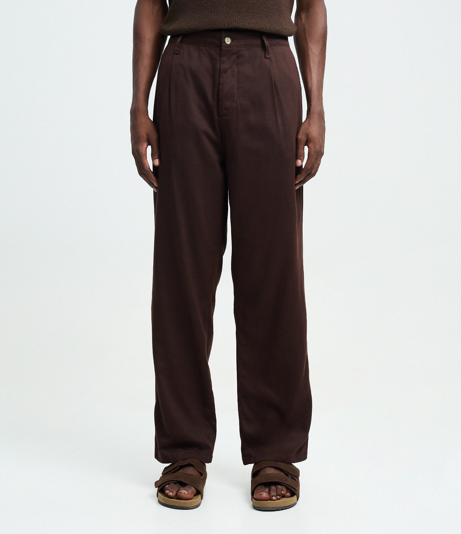 Calça em Viscolinho com Detalhes Contrastantes no Bolso Marrom 2