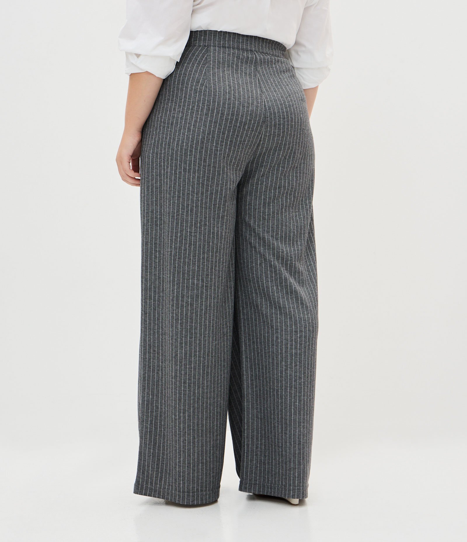 Calça Wide Leg em Moletom com Risca de Giz Curve & Plus Size Cinza 4