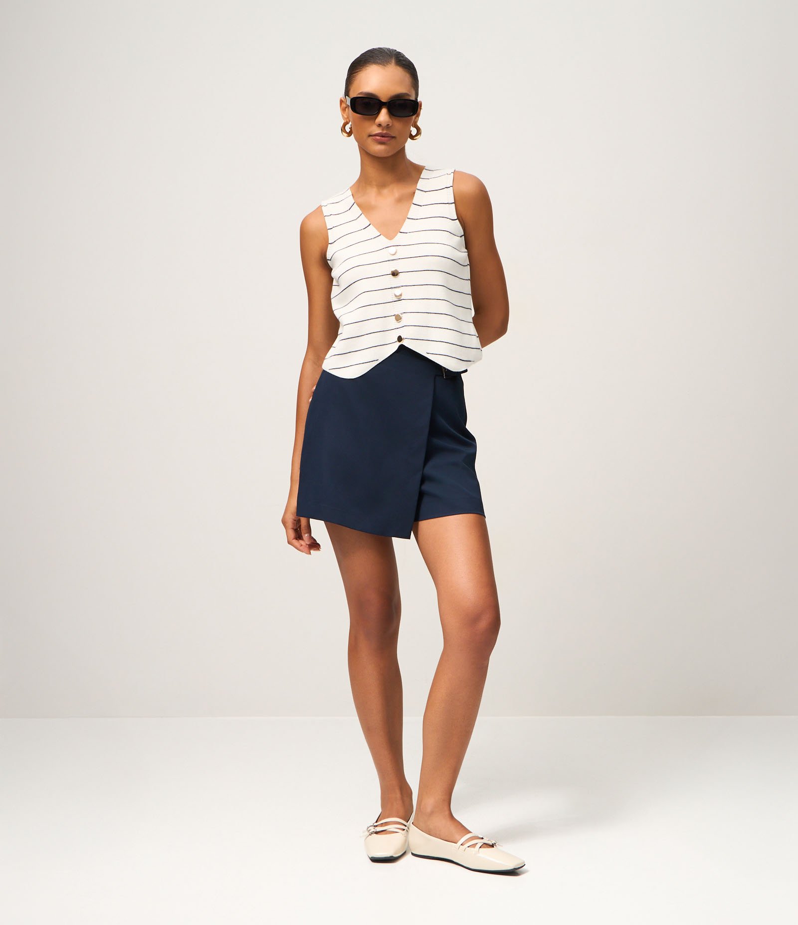 Short Saia Alfaiatado em Viscose com Transpasse Afivelado Azul Escuro 1