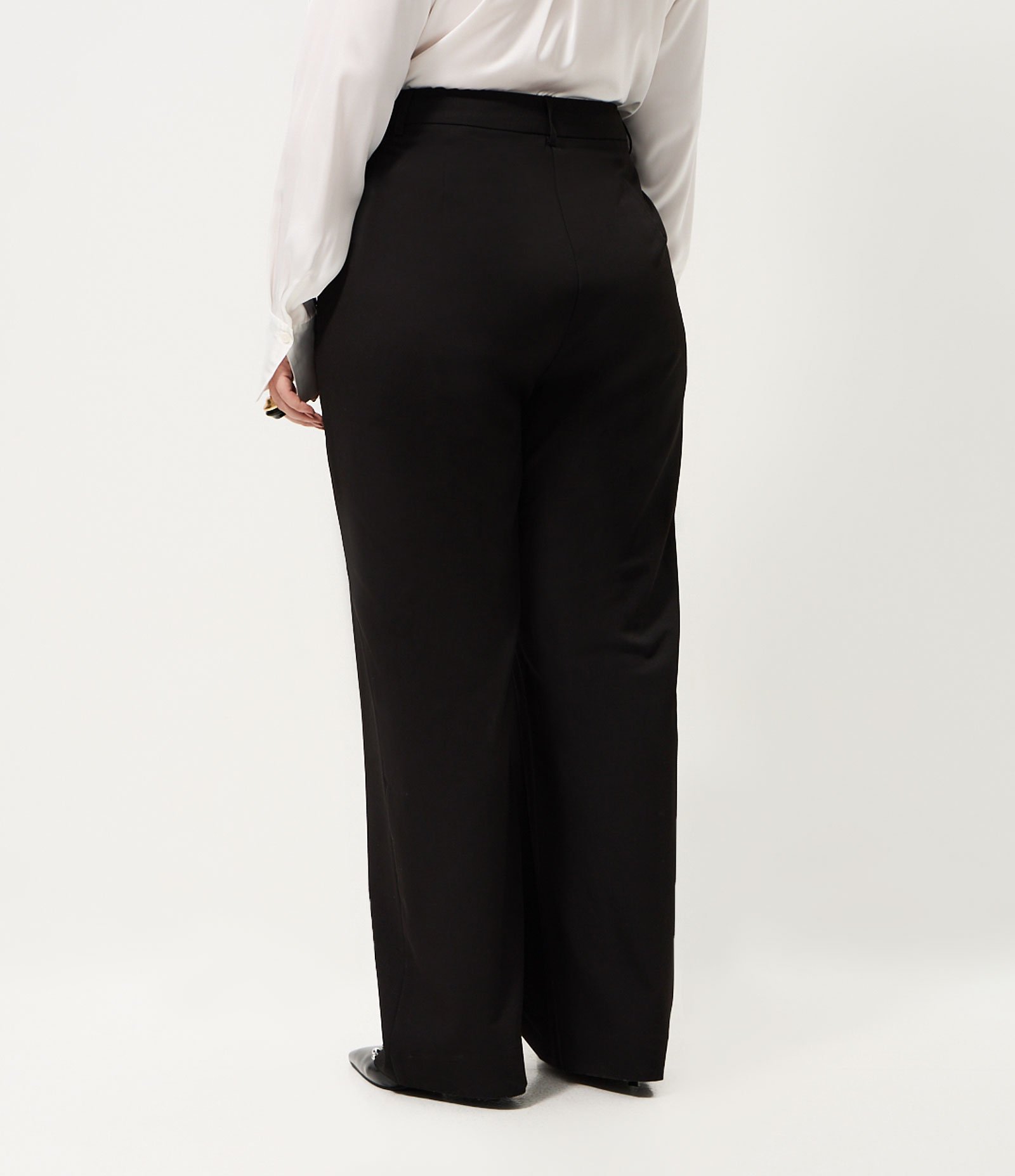 Calça Alfaiatada com Bolso Faca Curve & Plus Size Preto 4