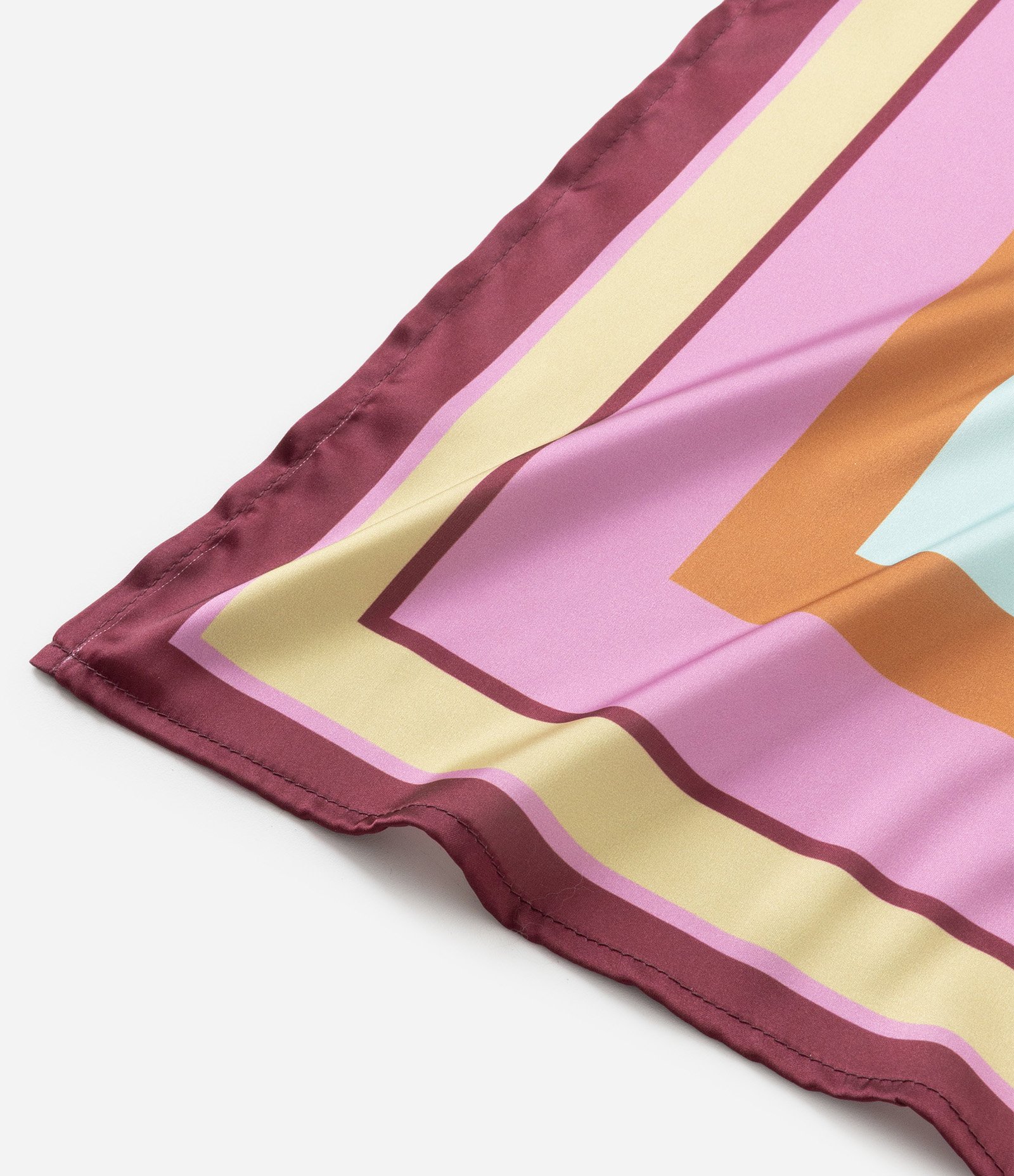 Lenço Acetinado com Estampa Cubo Multicores 3