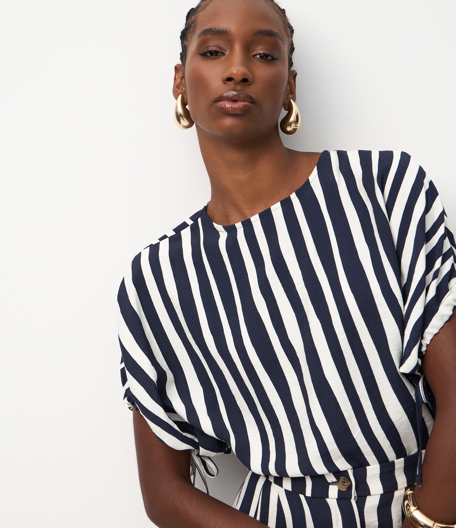 Blusa Manga Curta Maquinetado com Estampa Listrada Branco/Azul 3