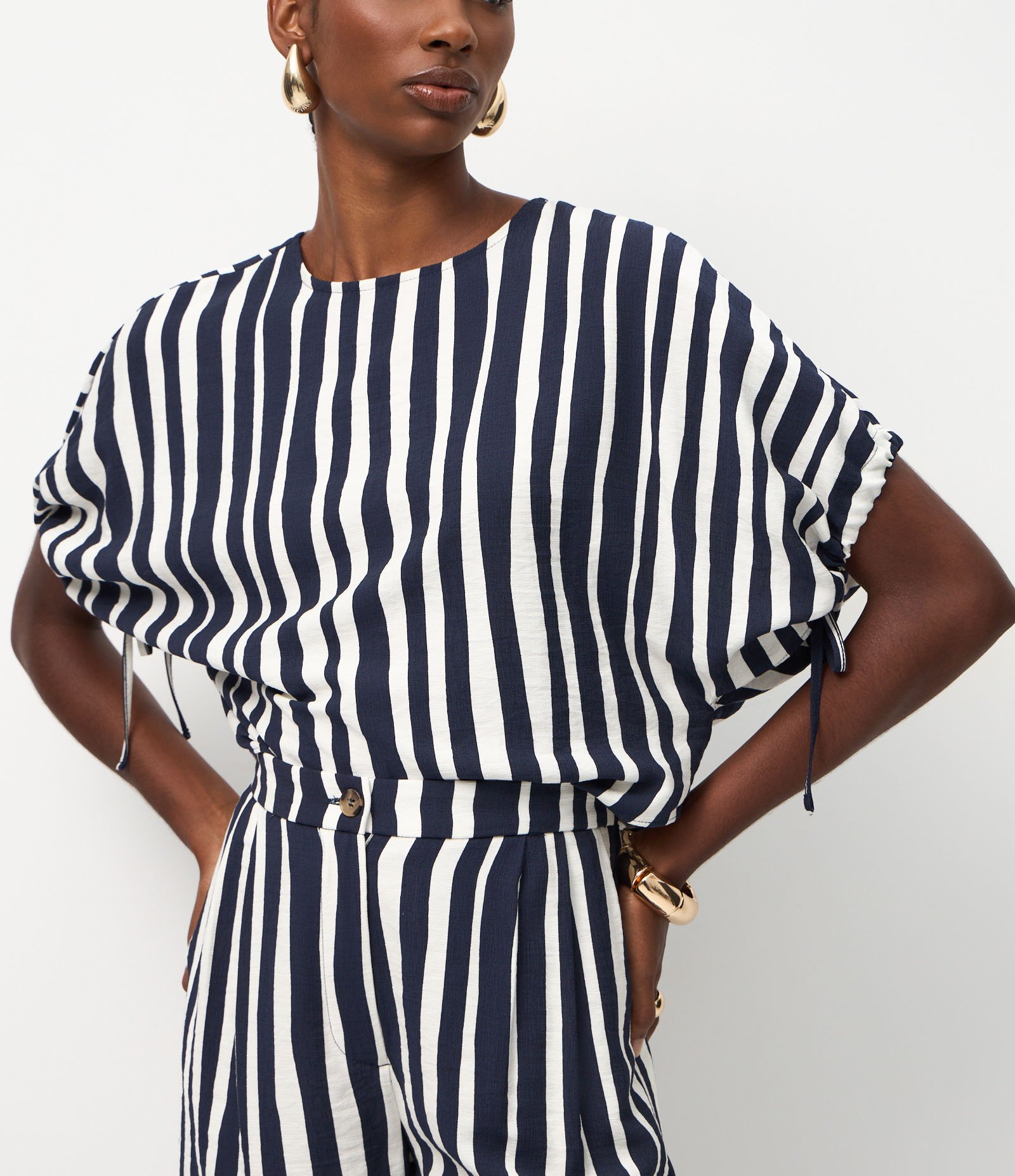 Blusa Manga Curta Maquinetado com Estampa Listrada Branco/Azul 4