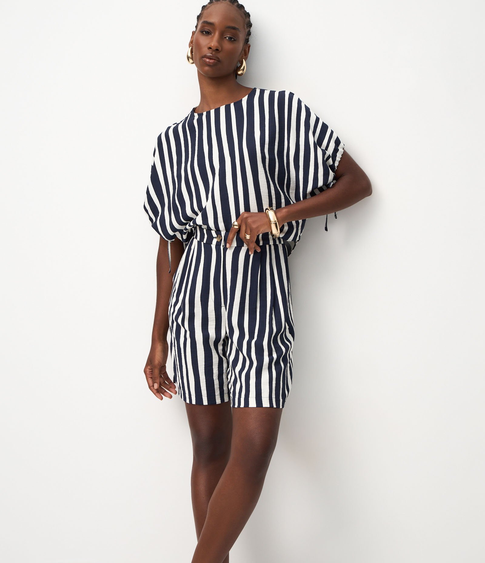 Short Maquinetado com Estampa de Listras e Cós Elástico Branco/Azul 2