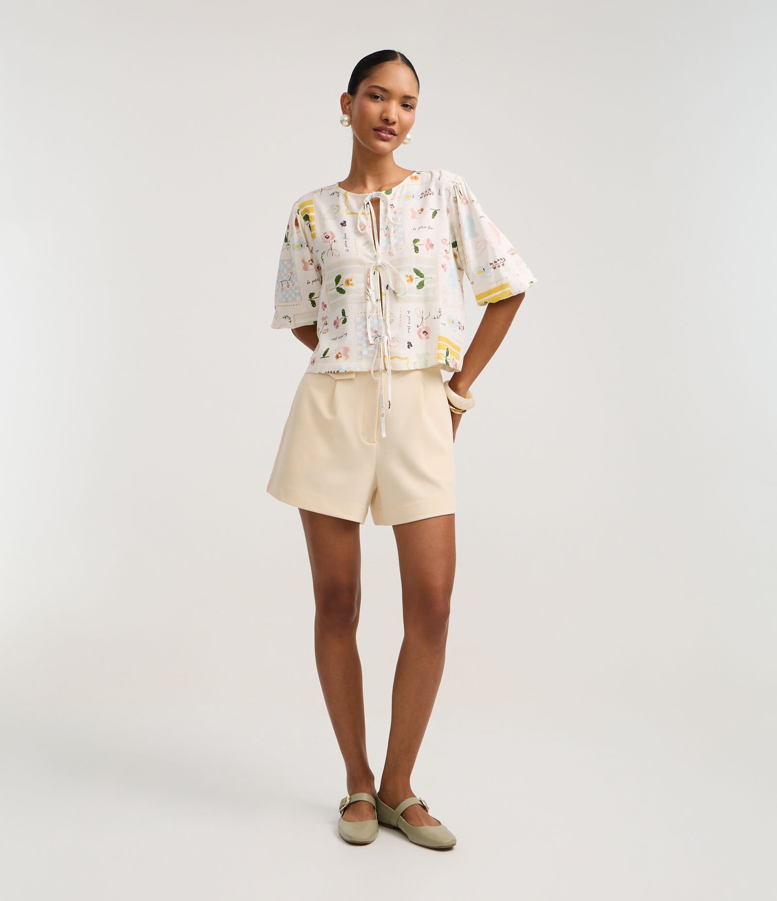 Blusa em Viscolinho com Amarração e Estampa Floral Off White 2