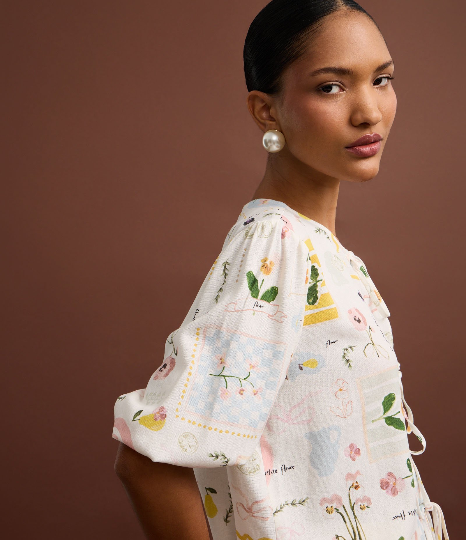 Blusa em Viscolinho com Amarração e Estampa Floral Off White 5