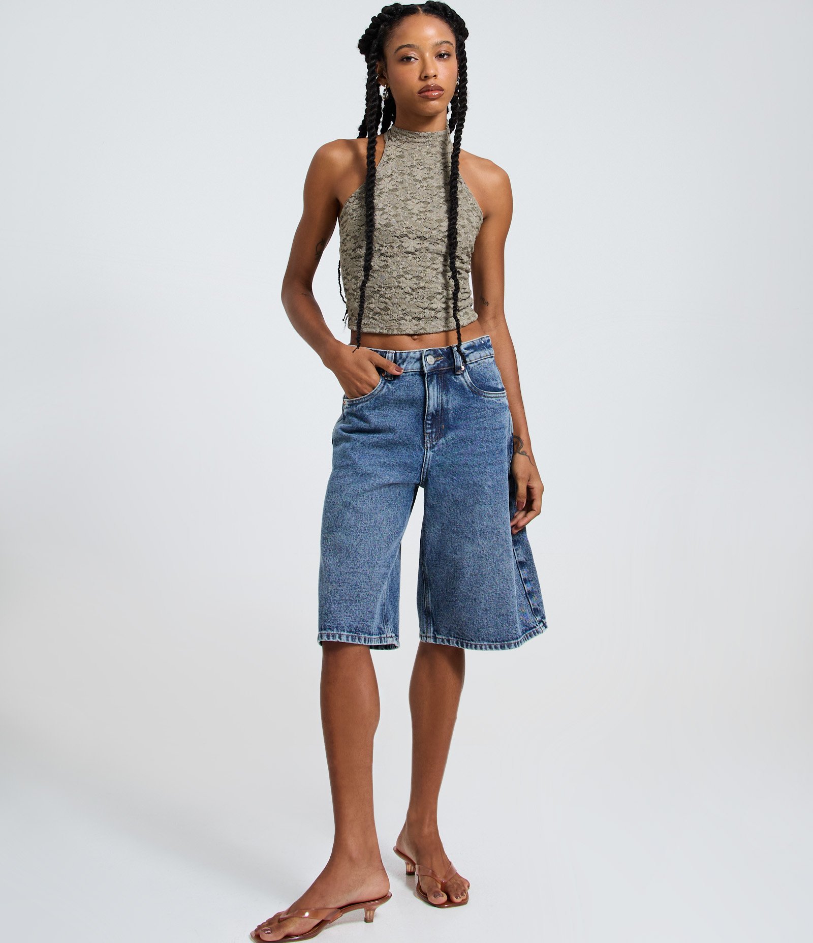 Blusa Curta em Laise com Decote Halter Verde 2