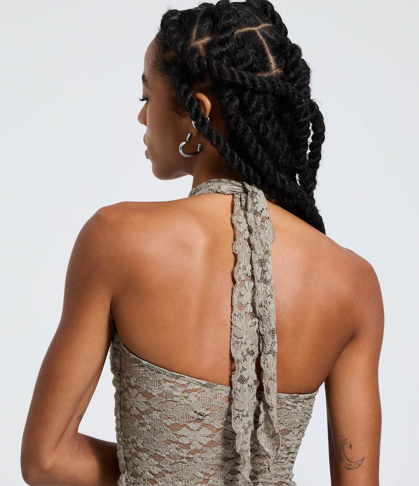 Blusa Curta em Laise com Decote Halter Verde 3