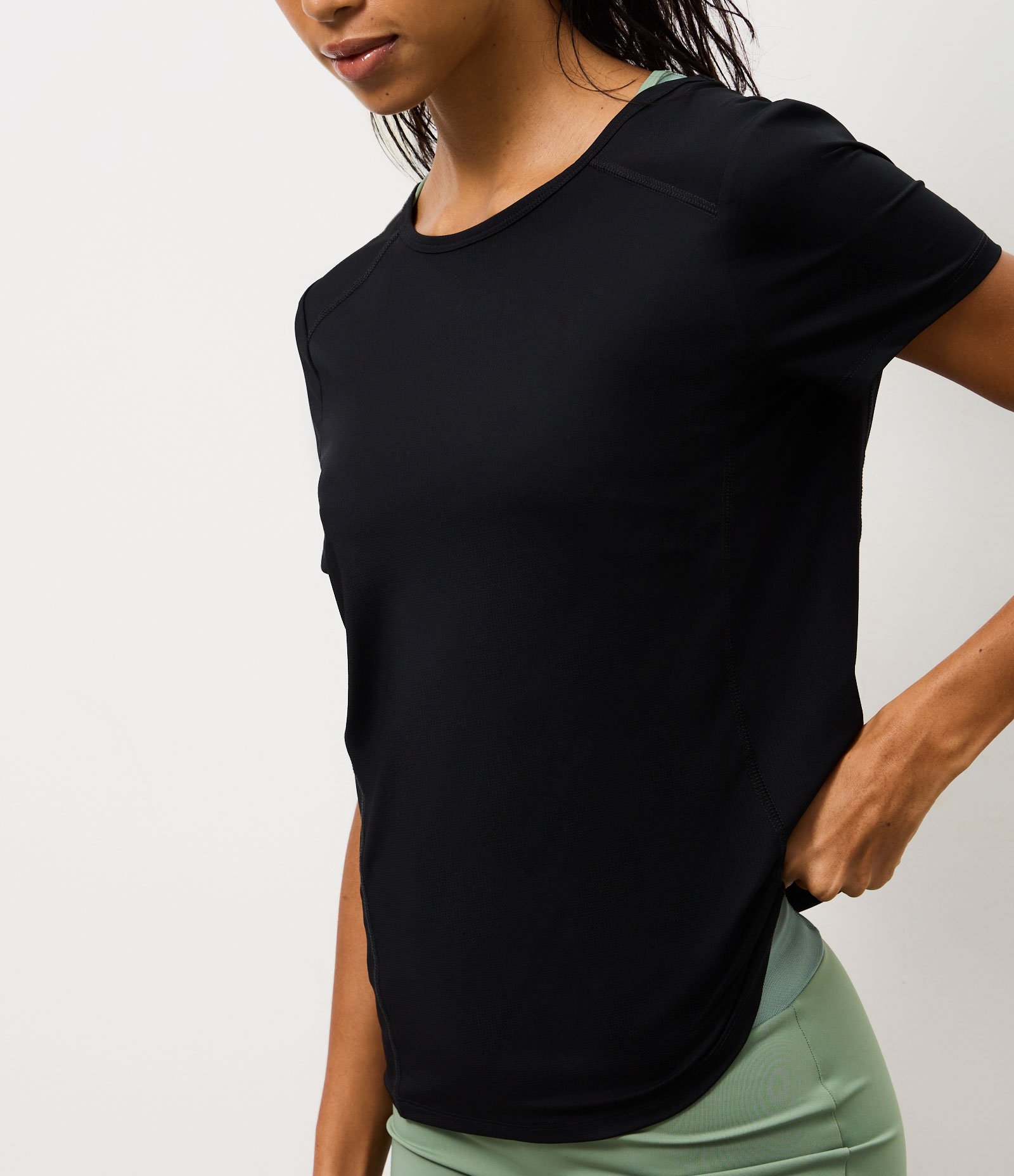 Camiseta em Microfibra com Decote nas Costas Preto 3