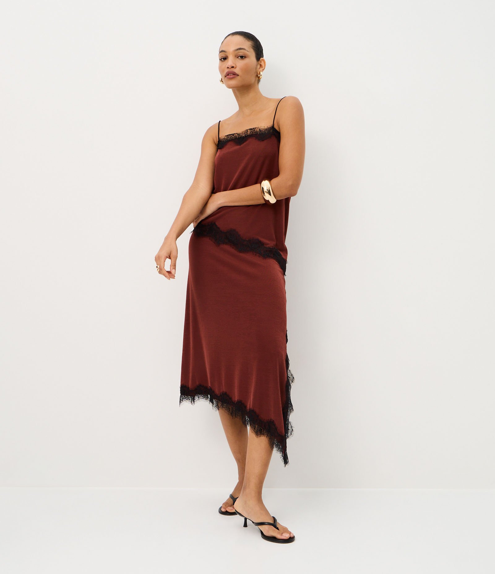 Saia Midi em RIbana com Renda na Barra Assimétrica Marrom 1