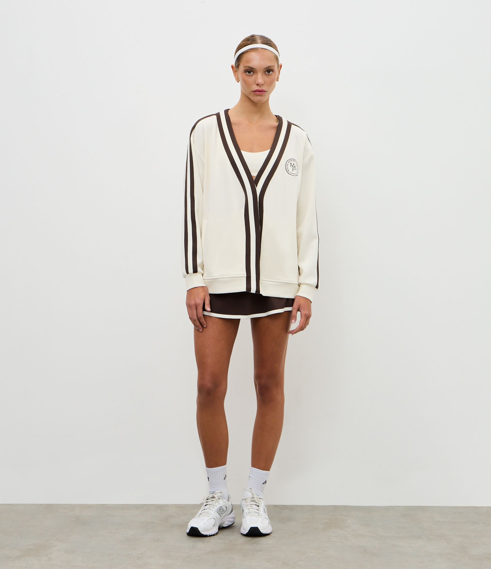 Cardigan Esportivo Oversized College com Listras Contrastantes Bege 2