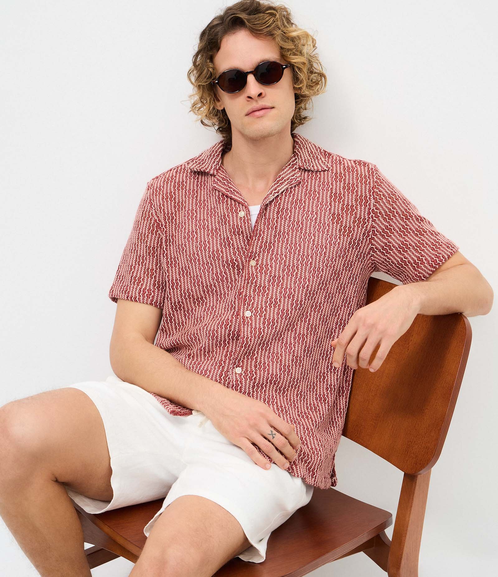 Camisa Estruturada em Crochê com Abotoamento Frontal Vermelho 1