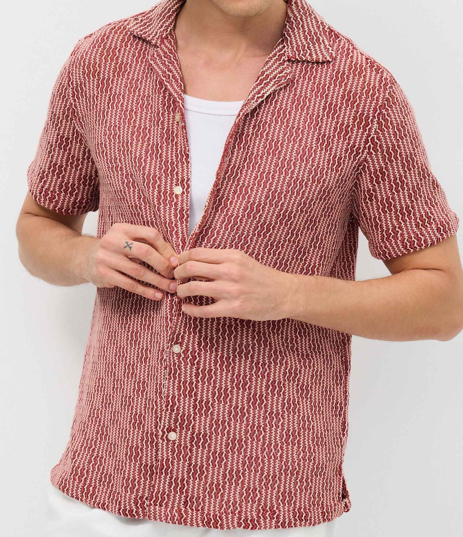 Camisa Estruturada em Crochê com Abotoamento Frontal Vermelho 3