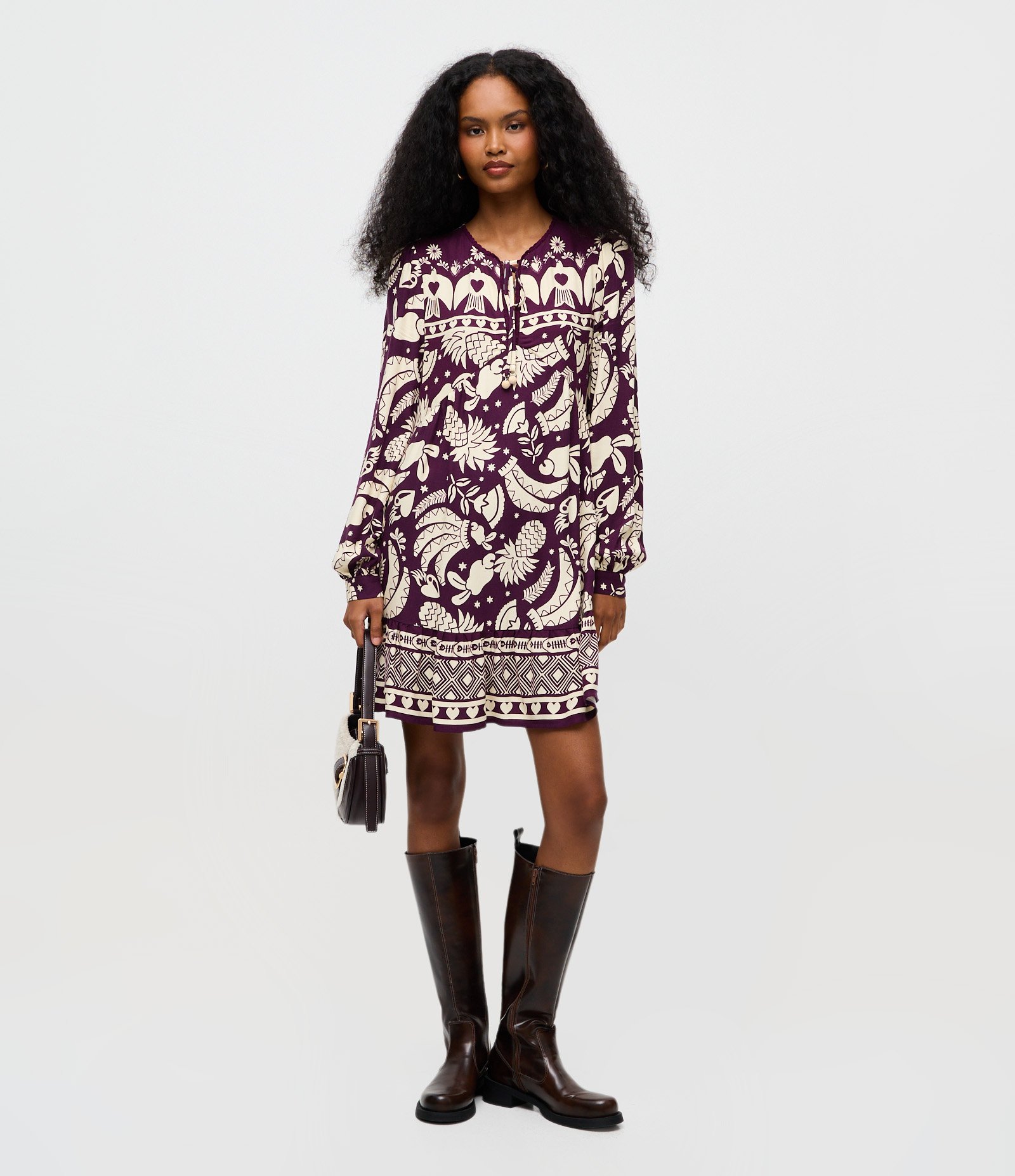 Vestido Evasê Curto em Viscose com Estampa Abstrata Roxo 1
