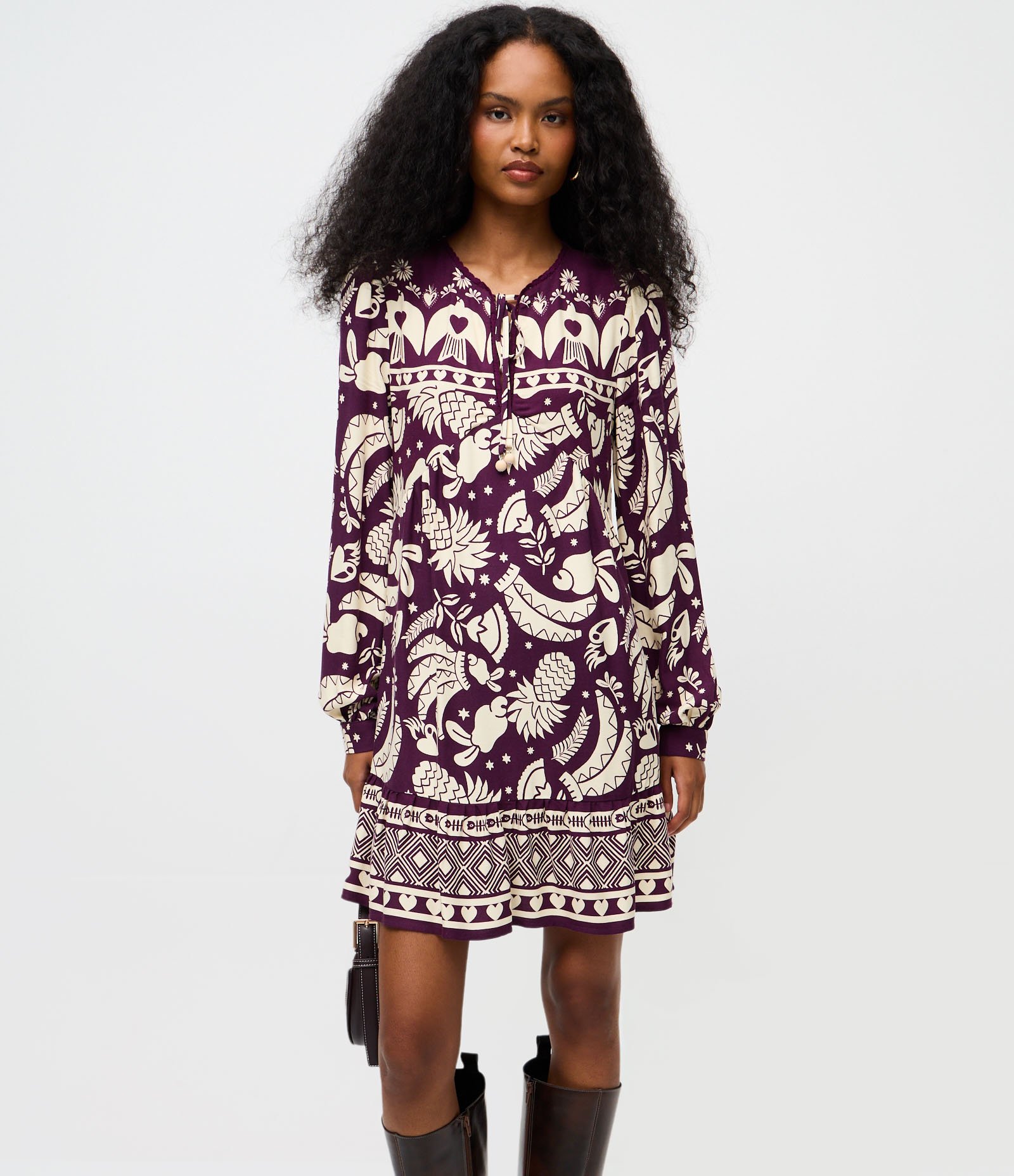 Vestido Evasê Curto em Viscose com Estampa Abstrata Roxo 2