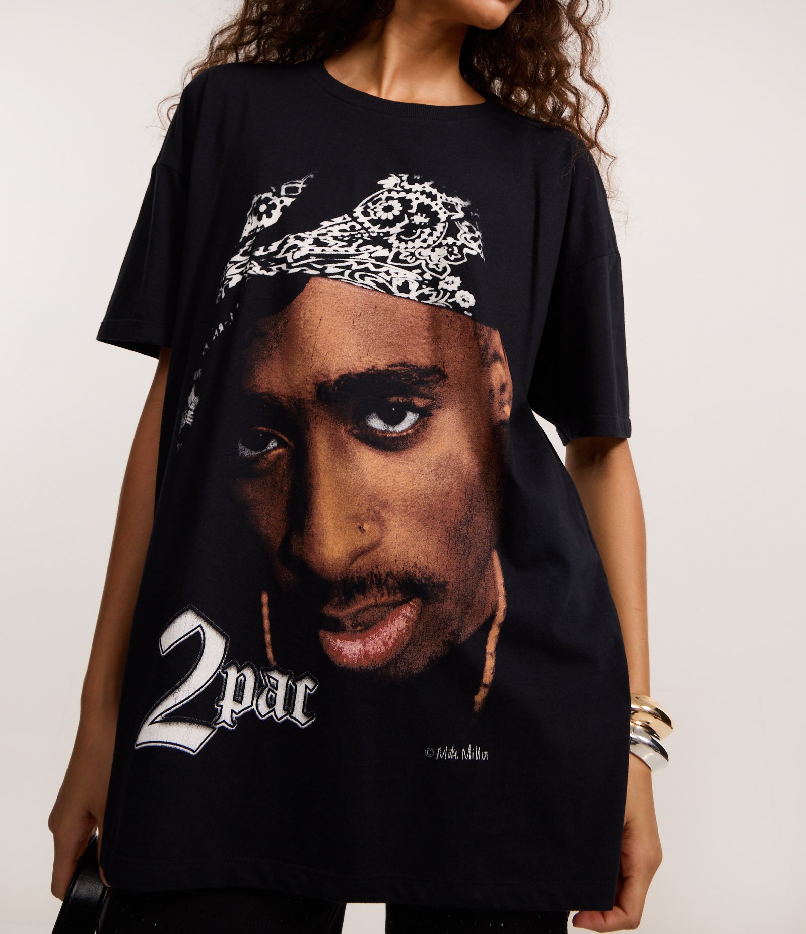 Camiseta T-Shirt Ampla em Algodão com Estampa 2Pac Preto 4