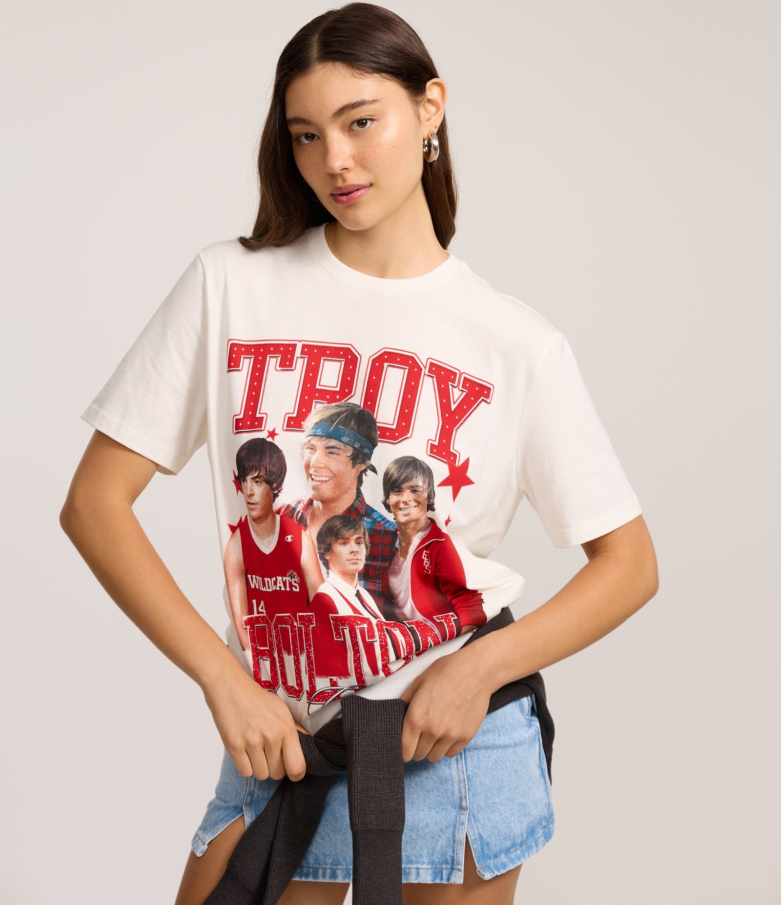 Camiseta Manga Curta com Estampa Troy Bolton Branco 3