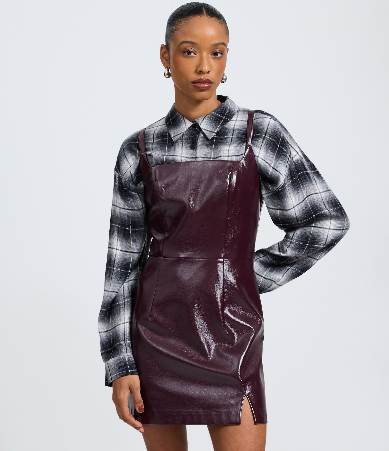 Vestido Curto em Pu com Efeito Vinílico Vinho 2