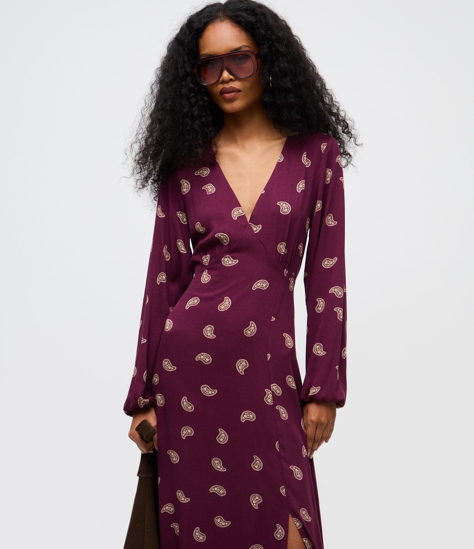 Vestido Midi Longo Estampa Paisley com Decote V Vermelho 3