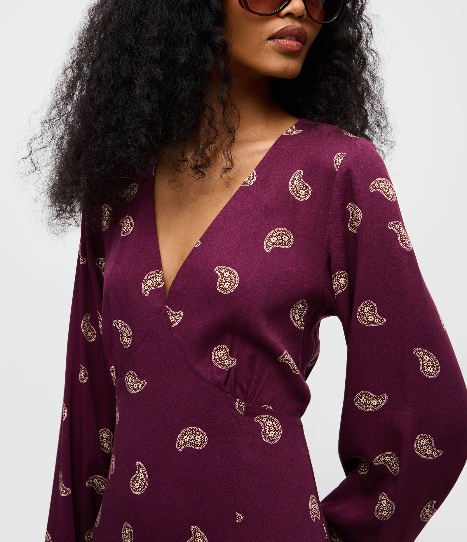 Vestido Midi Longo Estampa Paisley com Decote V Vermelho 4