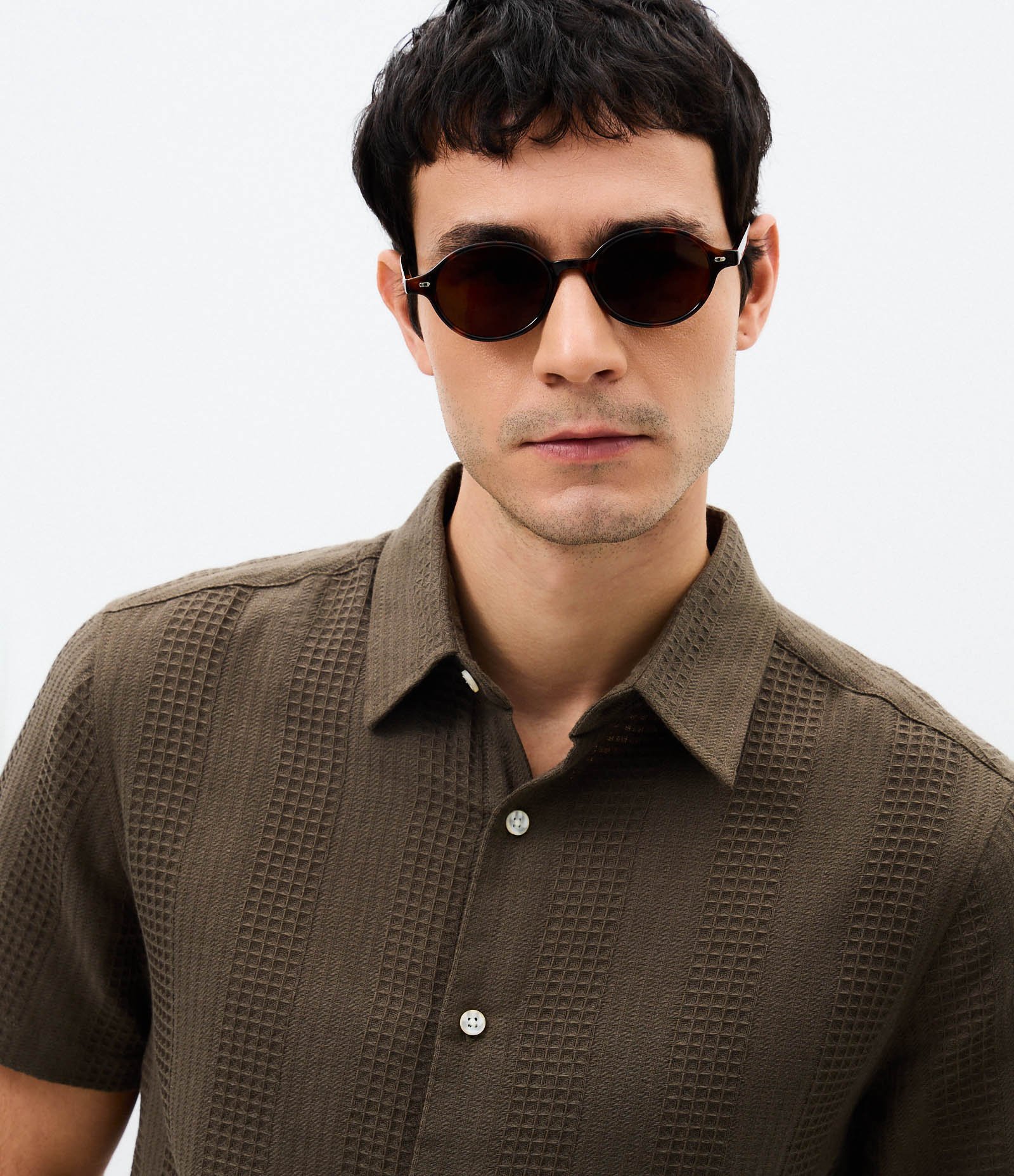 Camisa Regular em Algodão com Textura Quadriculada Vertical Marrom Café 2