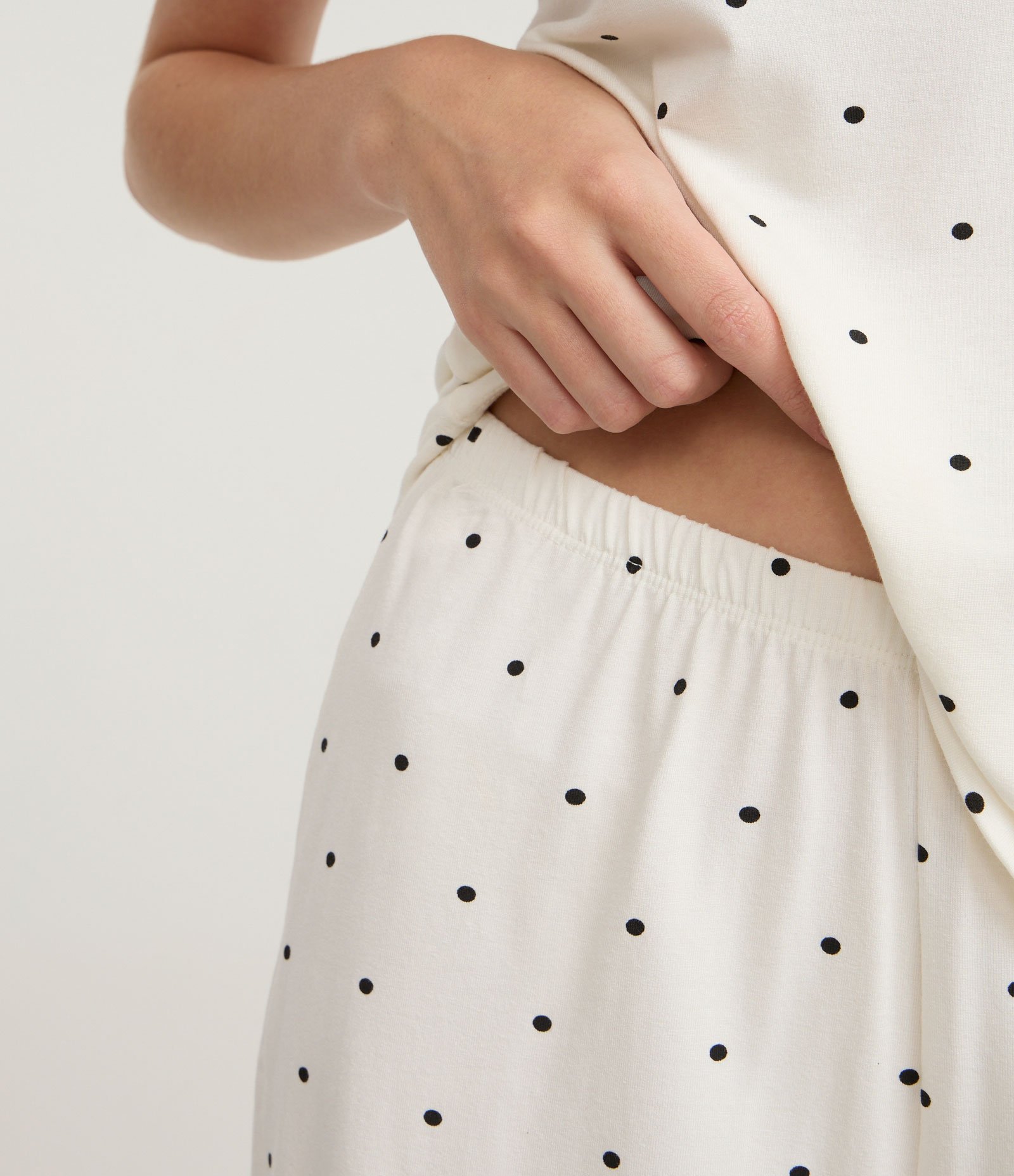 Pijama Curto em Viscose com Renda e Estampa Poá Branco 3