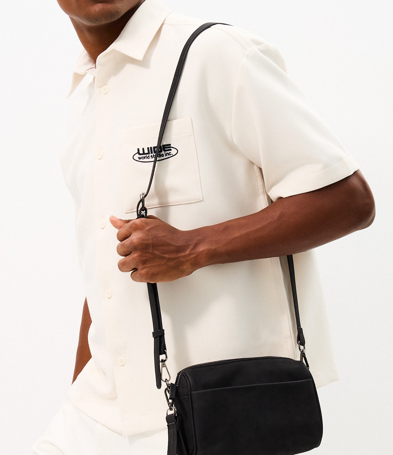 Bolsa Pequena em PU Nobuck com Alça Ajustável Preto 1