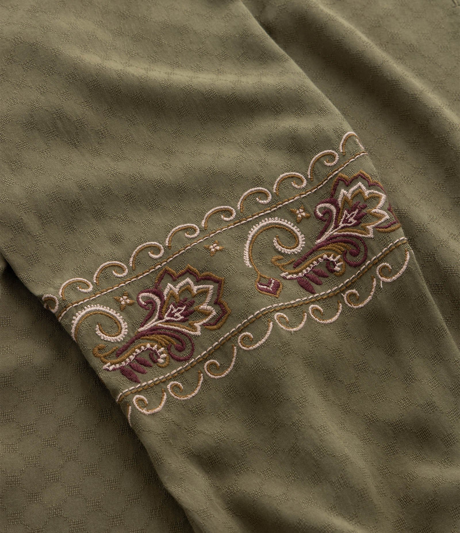 Bata Alongada em Chalis com Tassel e Bordado Étnico Curve & Plus Size Verde 6