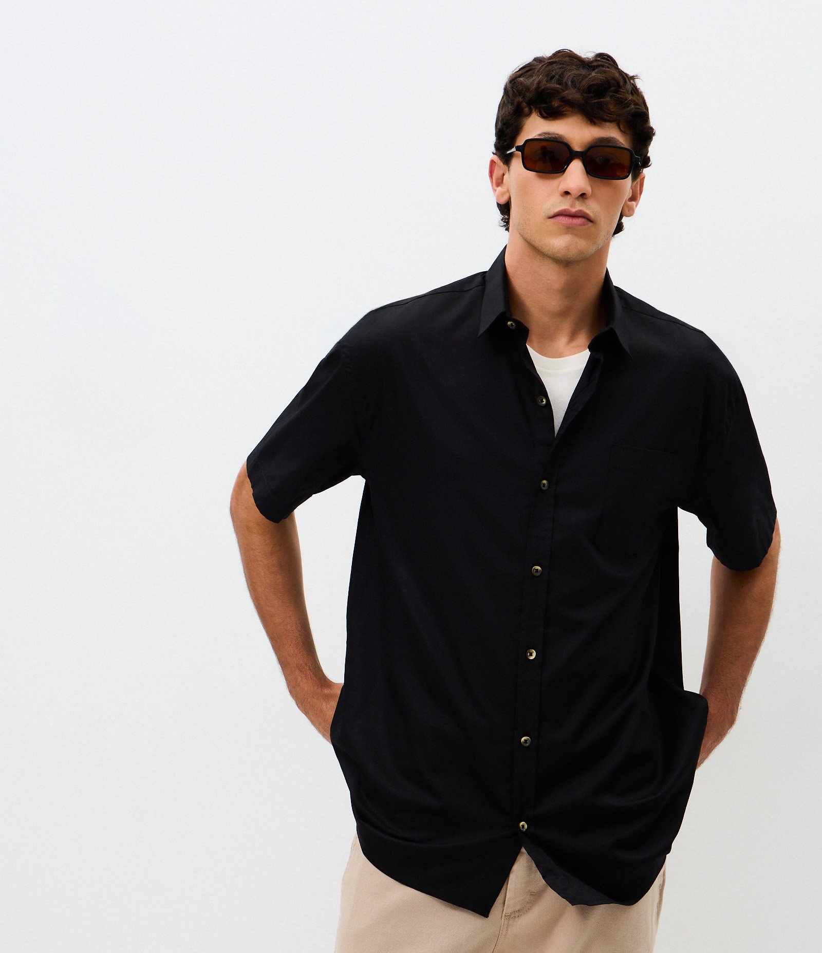 Camisa Relaxed em Algodão com Bolso Preto 1