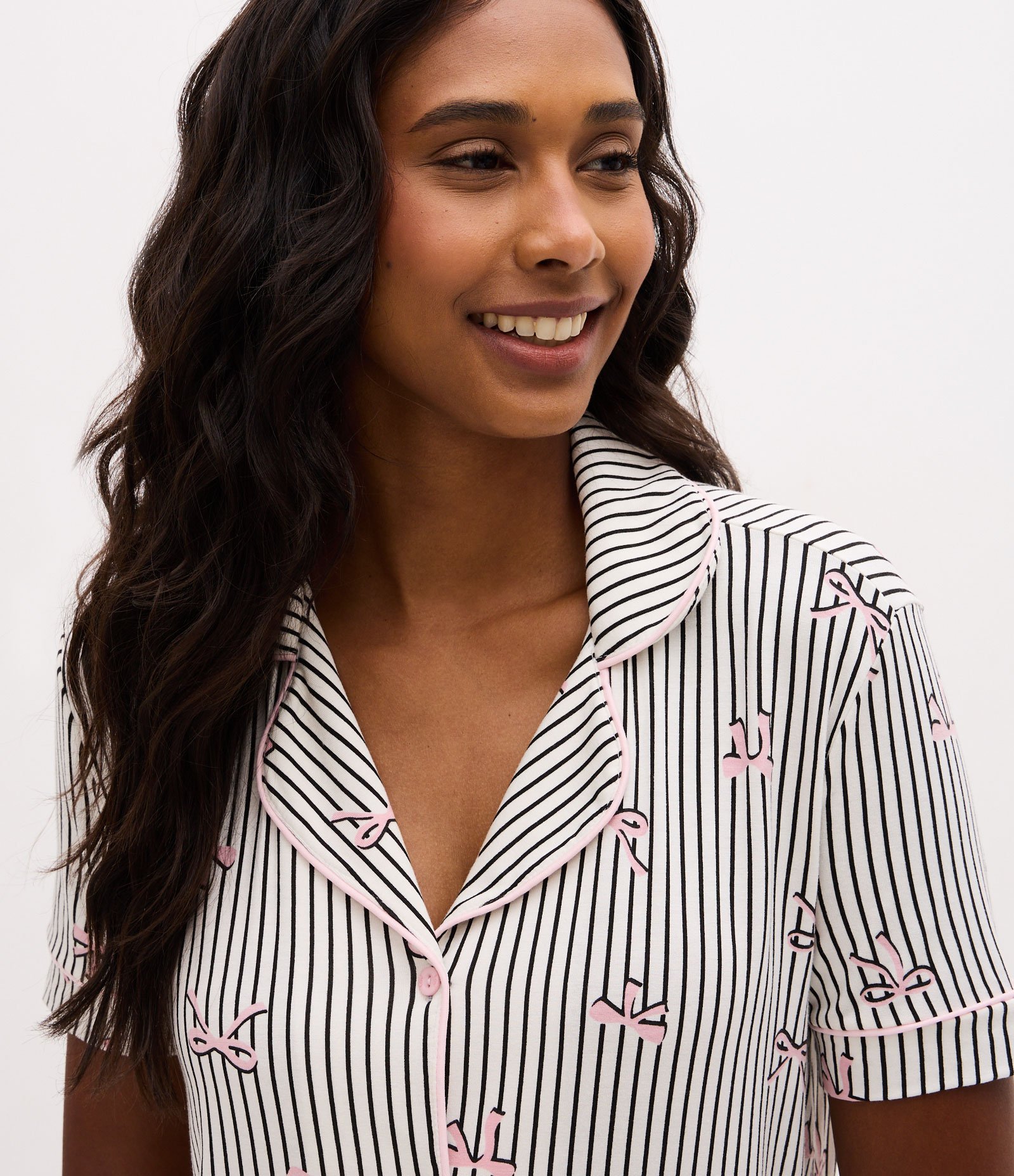 Pijama Short Doll em Viscolycra com Estampa Listrada e Laços Branco 2