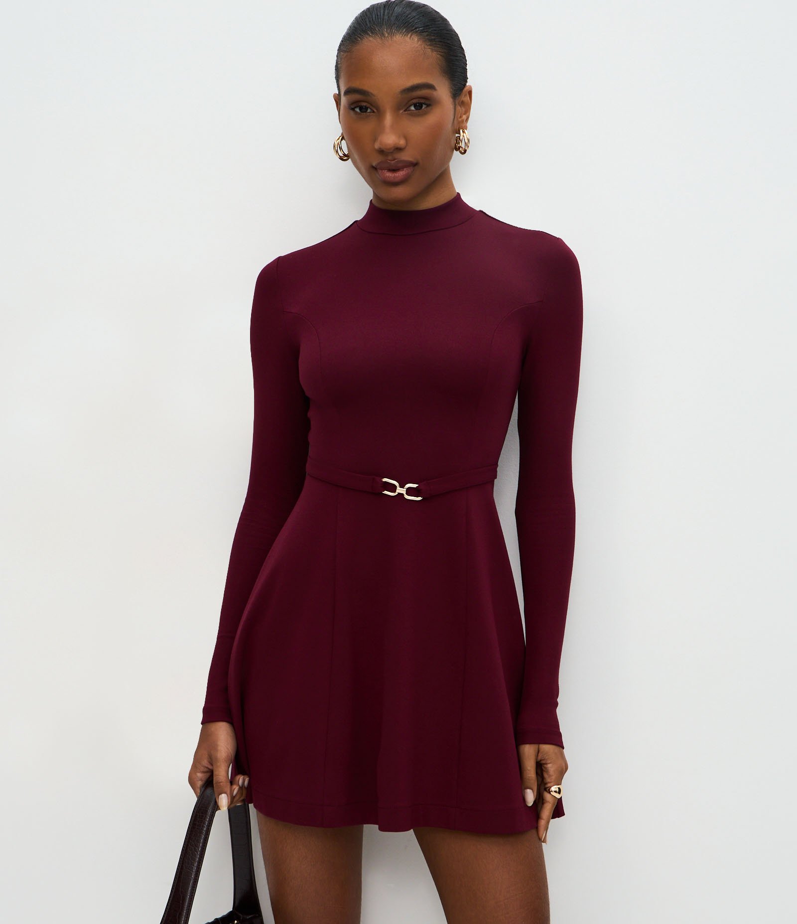 Vestido Curto Manga Longa em Ponto Roma com Cinto Vermelho 1