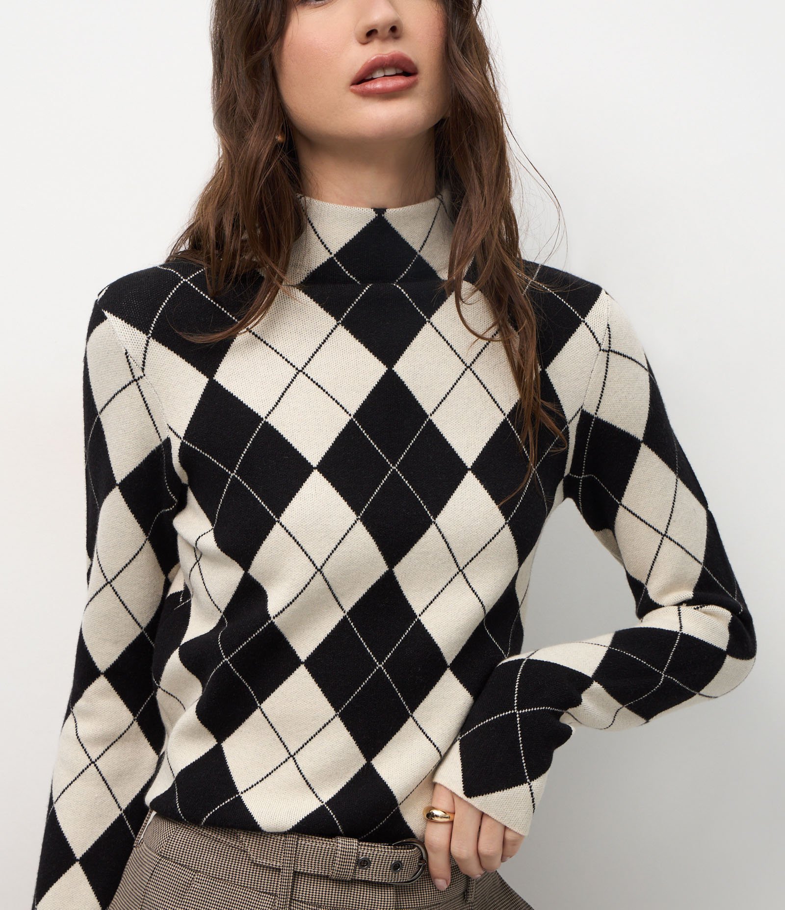 Blusa em Tricô com Estampa Xadrez e Gola Alta Preto 4