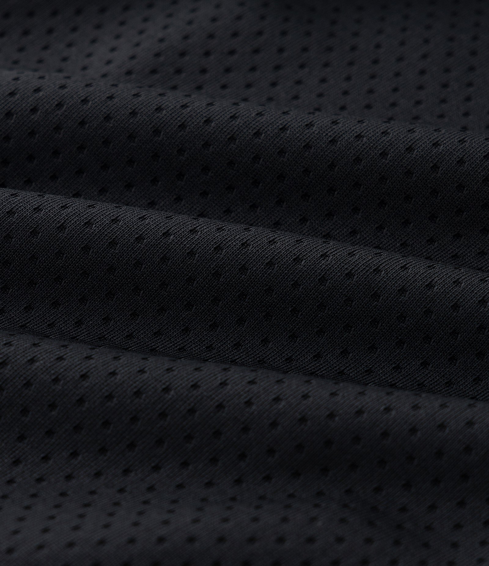 Bermuda Lisa em Microfibra com Textura de Furinhos Preto 4