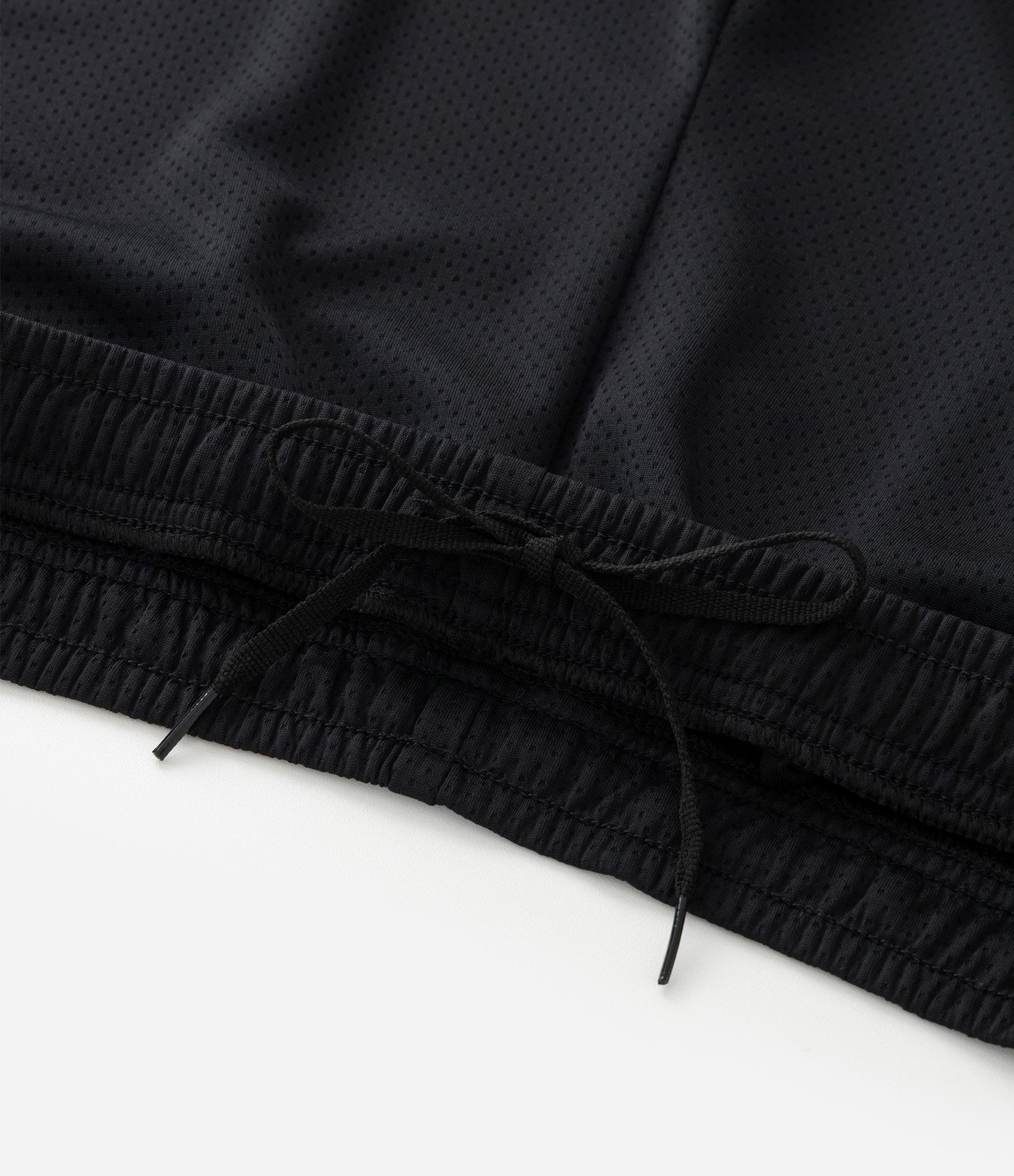 Bermuda Lisa em Microfibra com Textura de Furinhos Preto 5