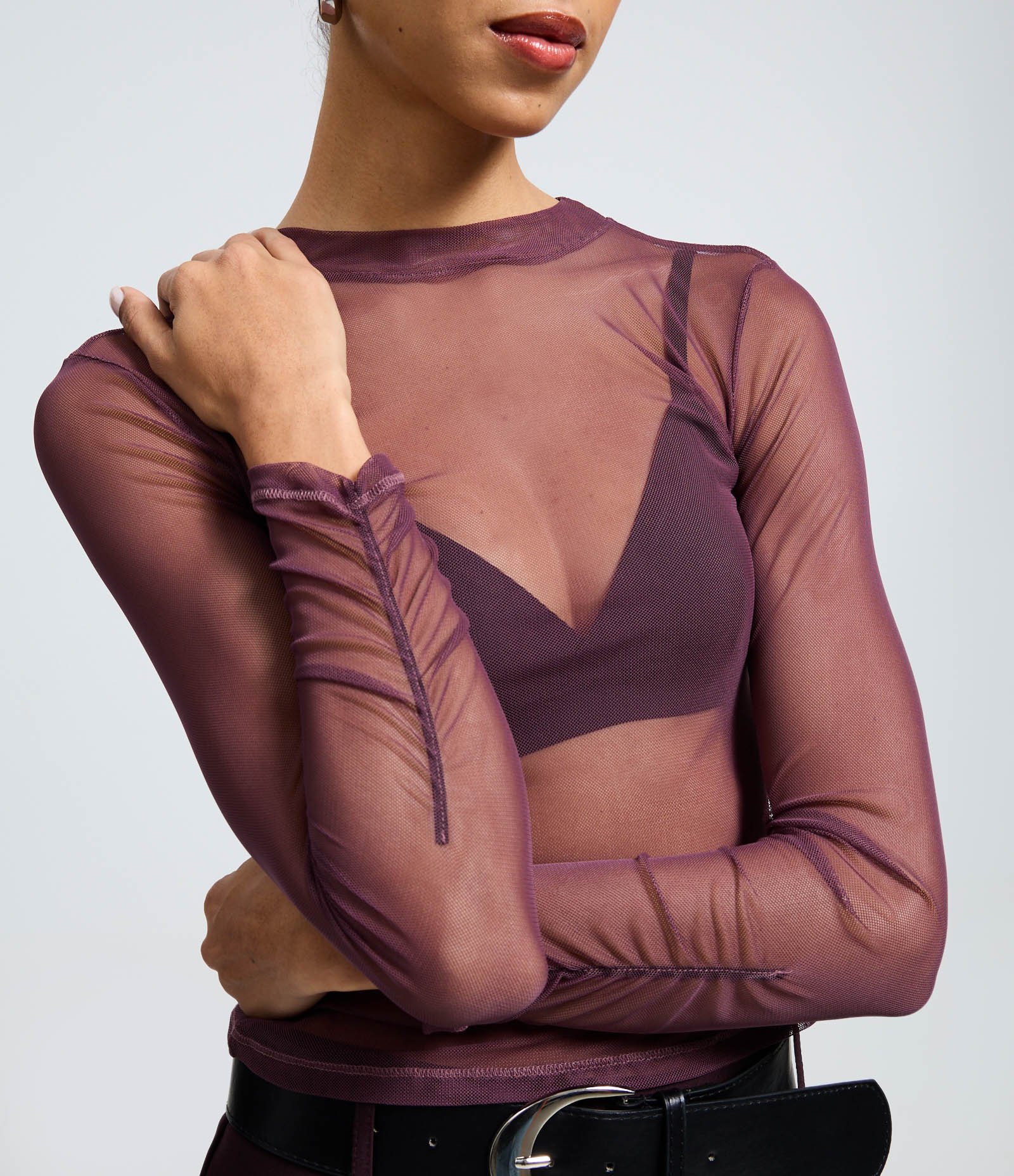 Blusa em Tule com Gola Alta e Franzidos Roxo 3