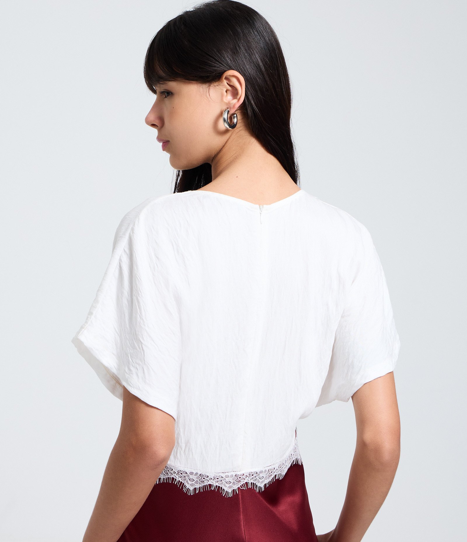 Vestido Longo Midi em Efeito Acetinado com Detalhe de Renda Branco/Bordô 4