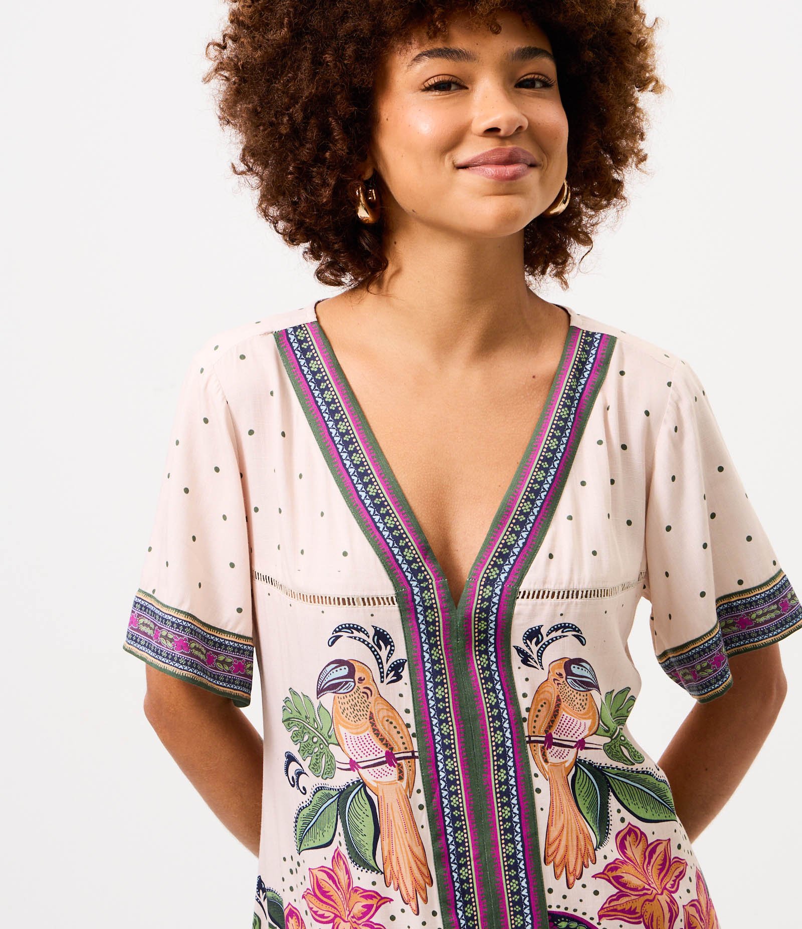 Vestido Curto em Viscose com Estampa Tropical e Manga Flare Off White 3