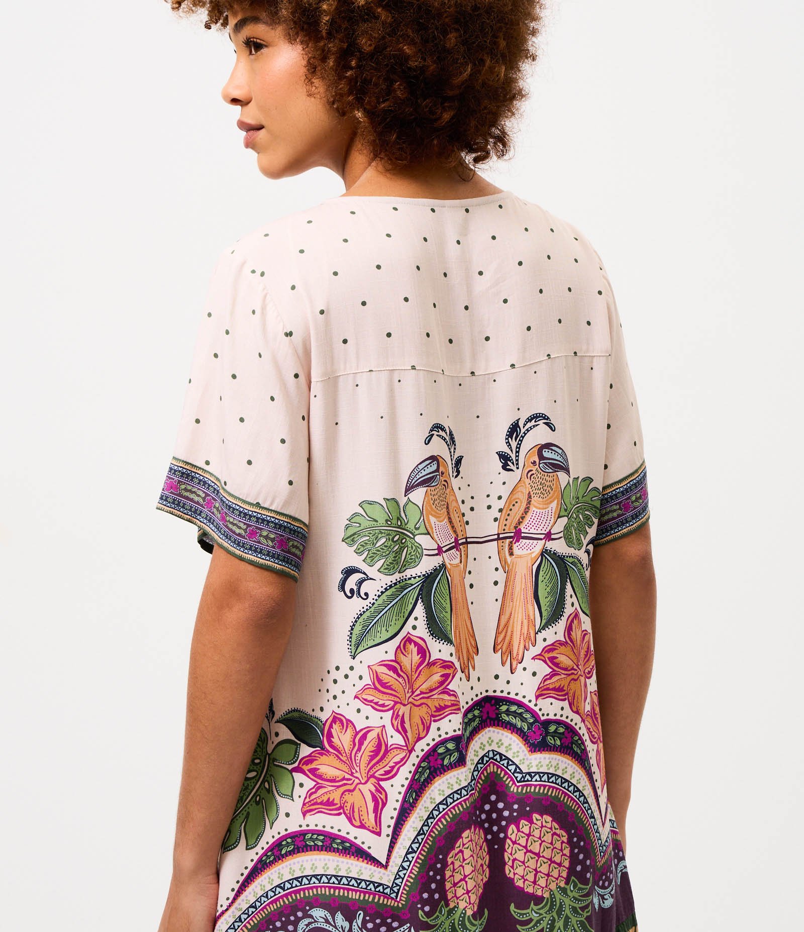 Vestido Curto em Viscose com Estampa Tropical e Manga Flare Off White 4